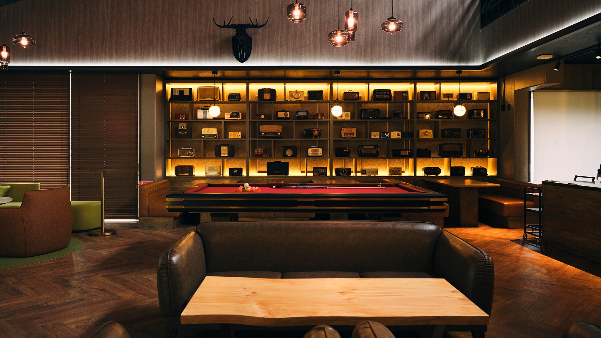 [Tepi Sungai] [Ruang Tamu Woodman]