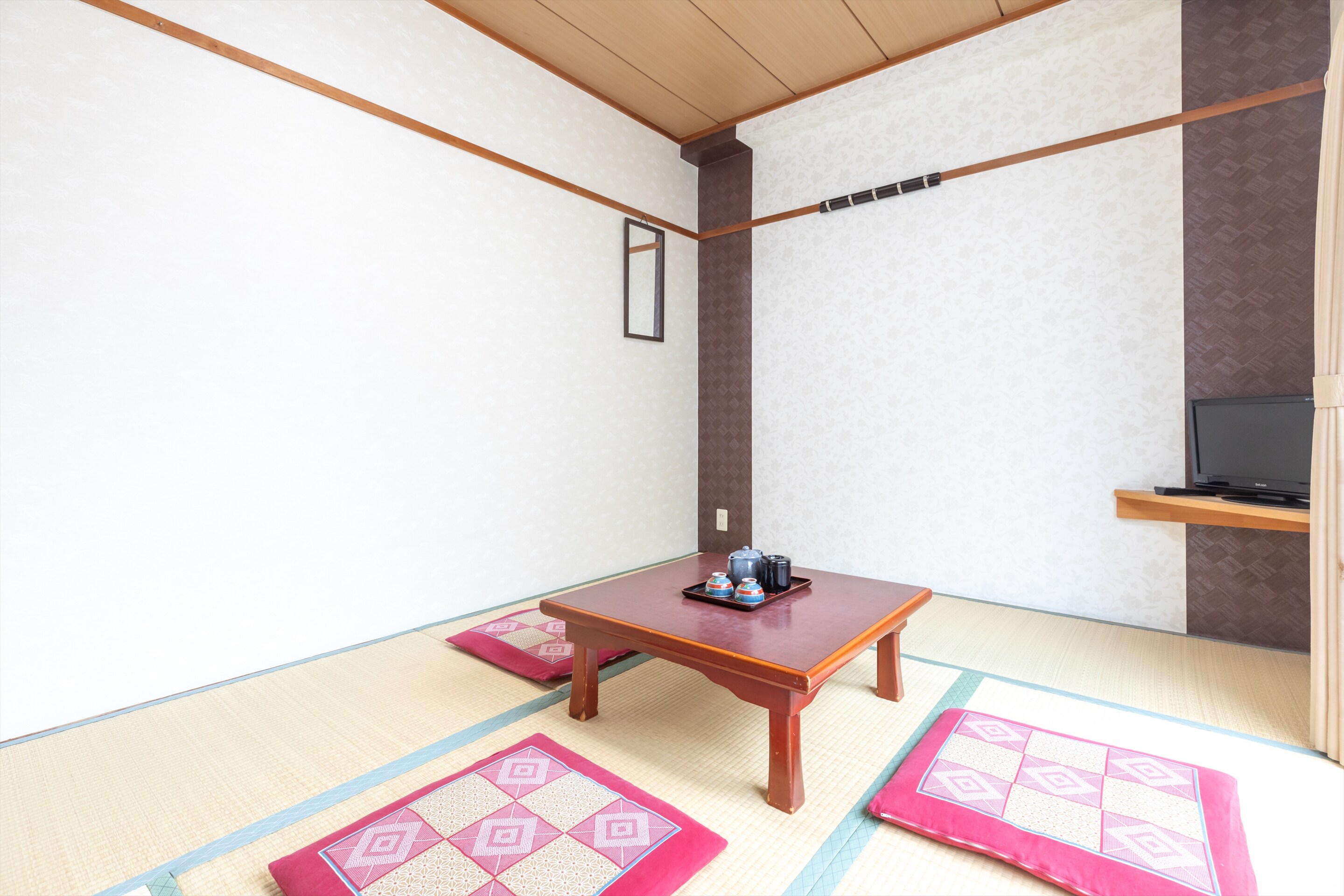 [Non-smoking] Japanese-style room for 1 to 3 people (no bath)