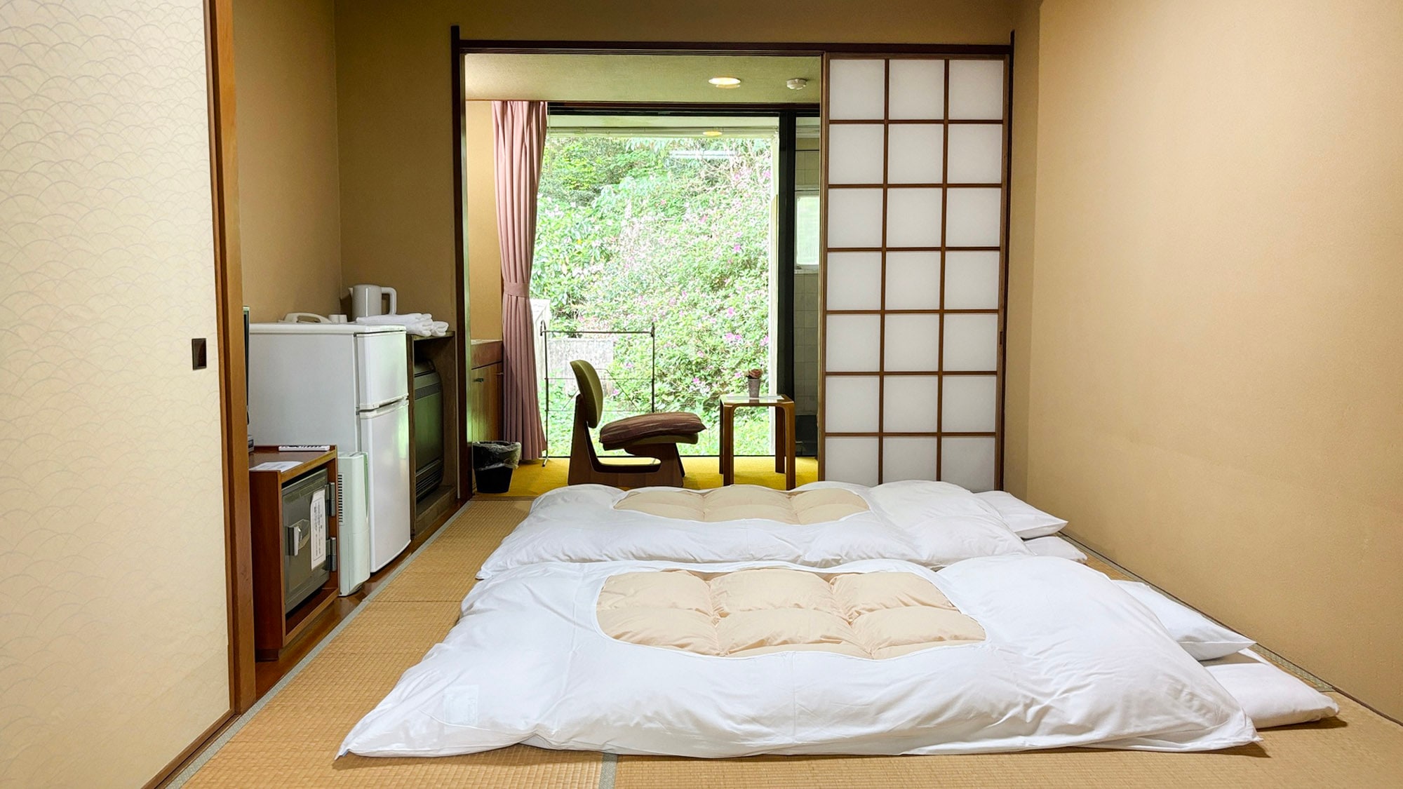 ・[Phòng theo phong cách Nhật Bản rộng 7,5 tatami] Sự yên tĩnh của nơi ẩn dật là điều độc đáo ở khu biệt thự này. Một điều tuyệt vời nữa là nơi này rất dễ tiếp cận, chỉ cách Tokyo hai giờ.