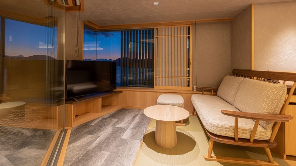 Corner twin with free-flowing hot spring open-air bath "Aki"