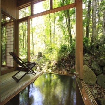 Guest room open-air bath