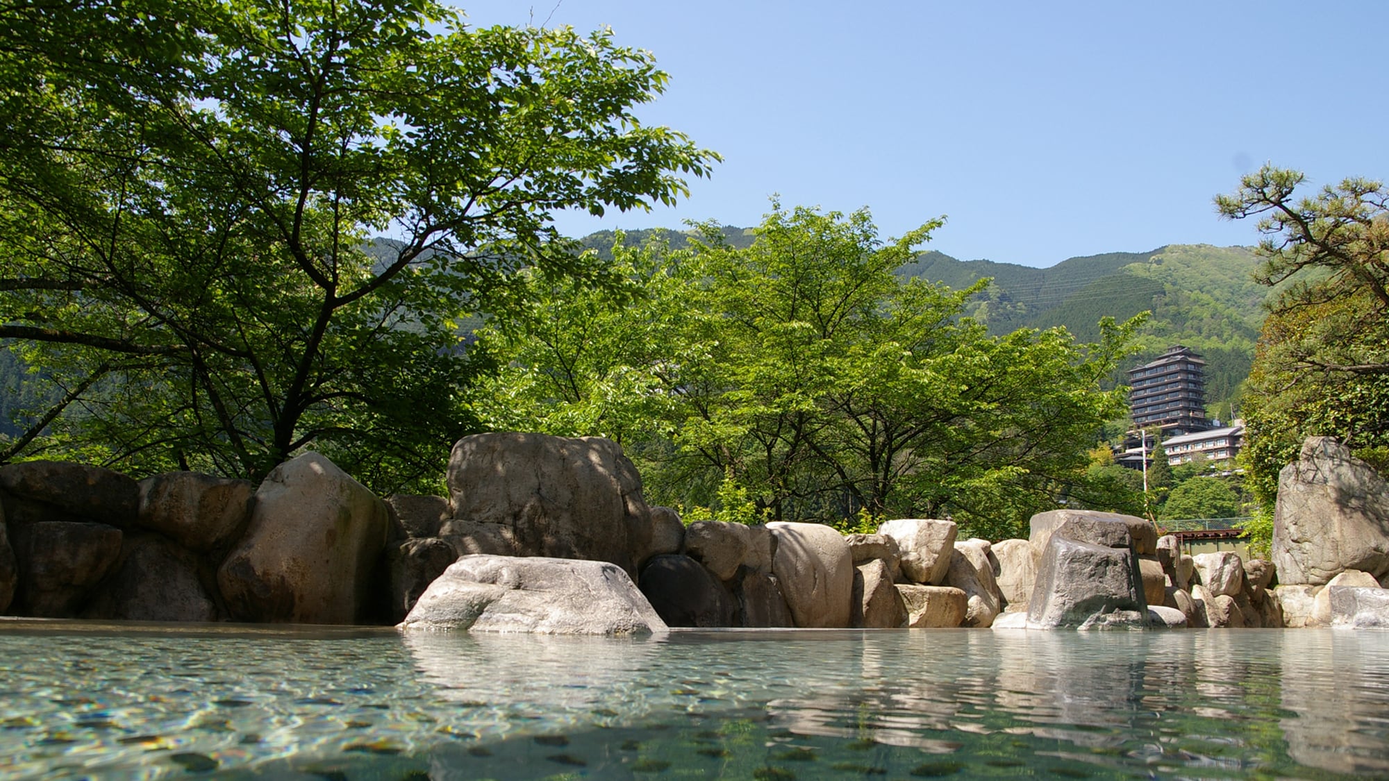 男士露天浴池
