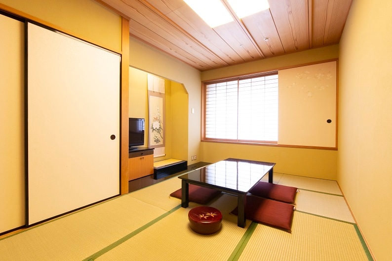 Japanese-style room (7.5 tatami mats)