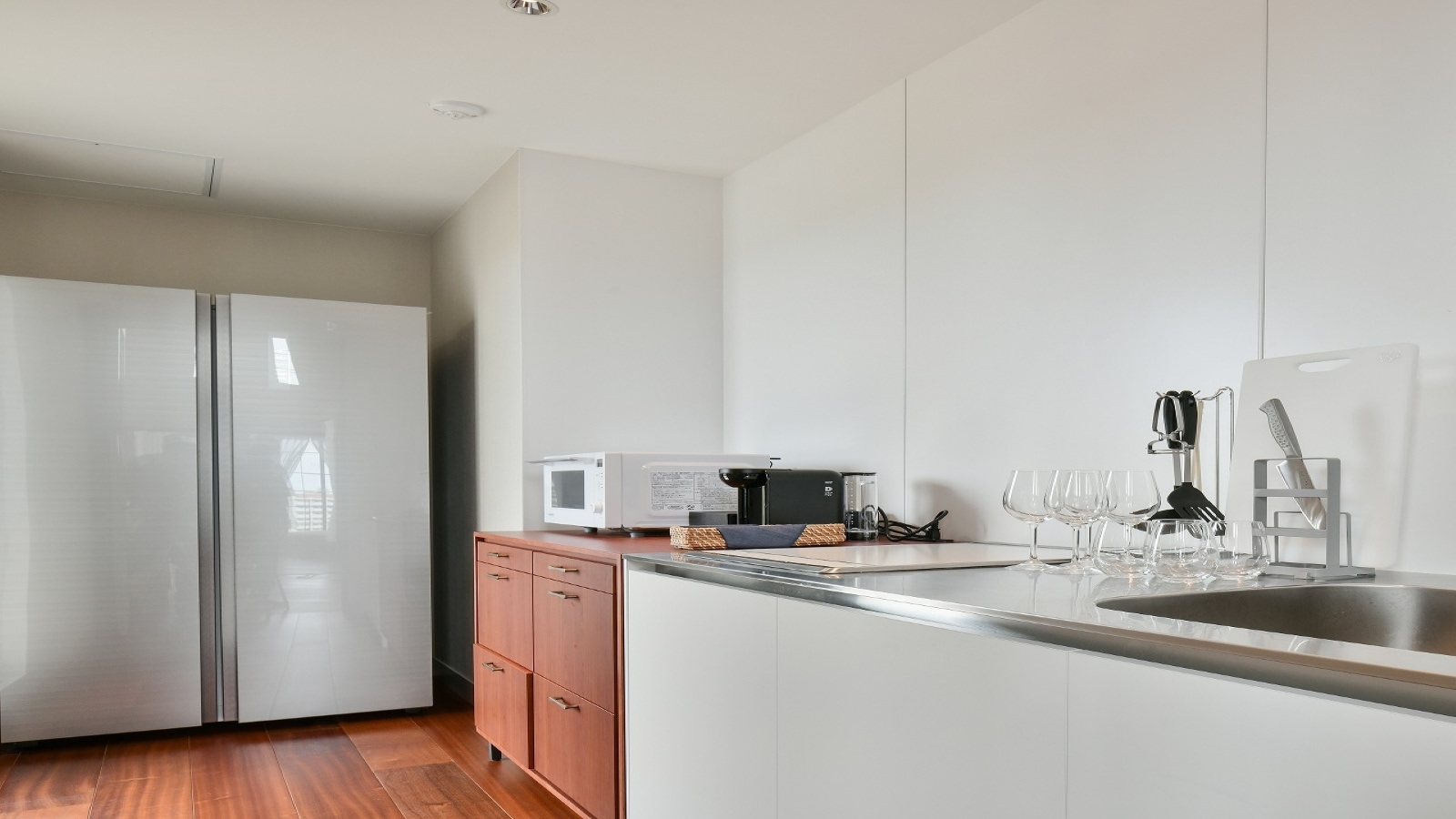 Premier Wing｜Diamond Suite Mini Kitchen Minibar & Free Red/White Wine