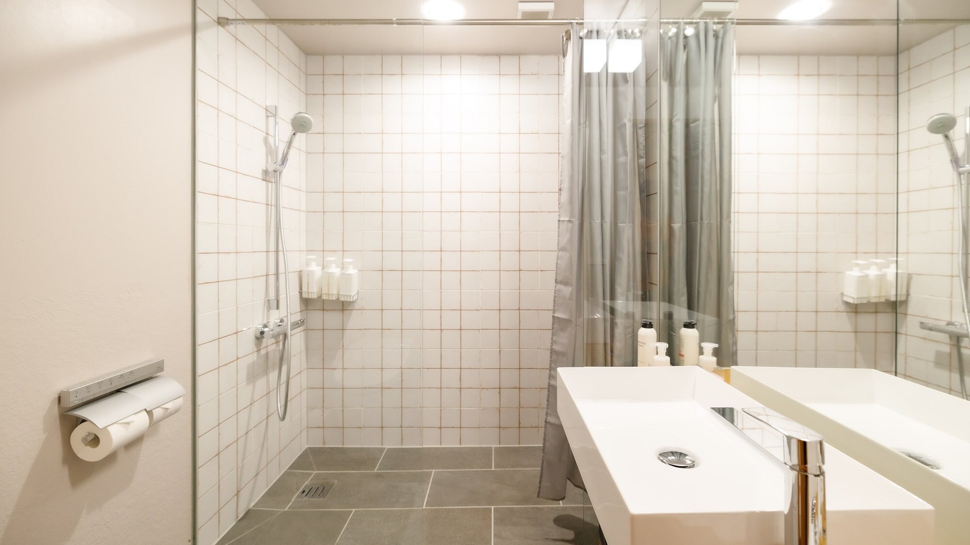 The rooms have showers only, but the public baths are within walking distance, so it's also fun.