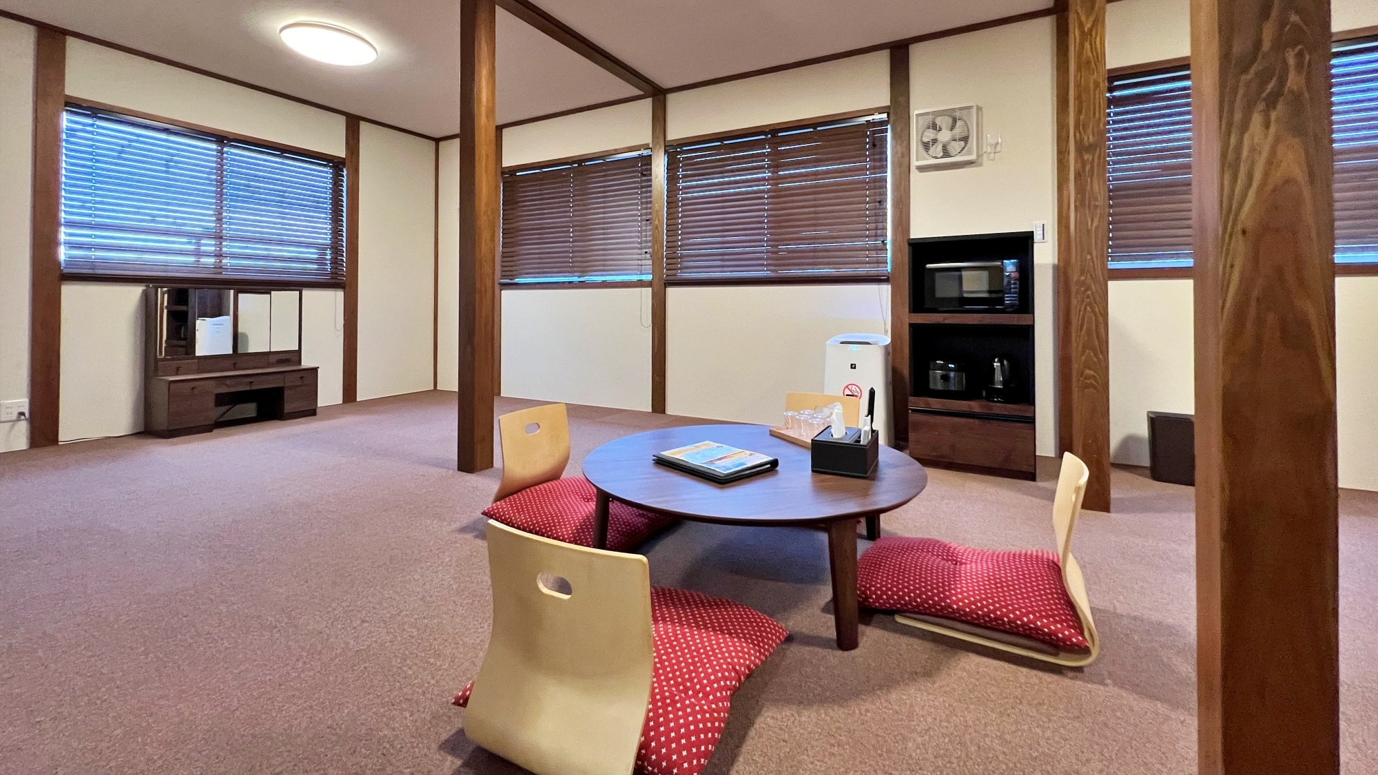 Deluxe Room (2-4 people) with bath, toilet and sink