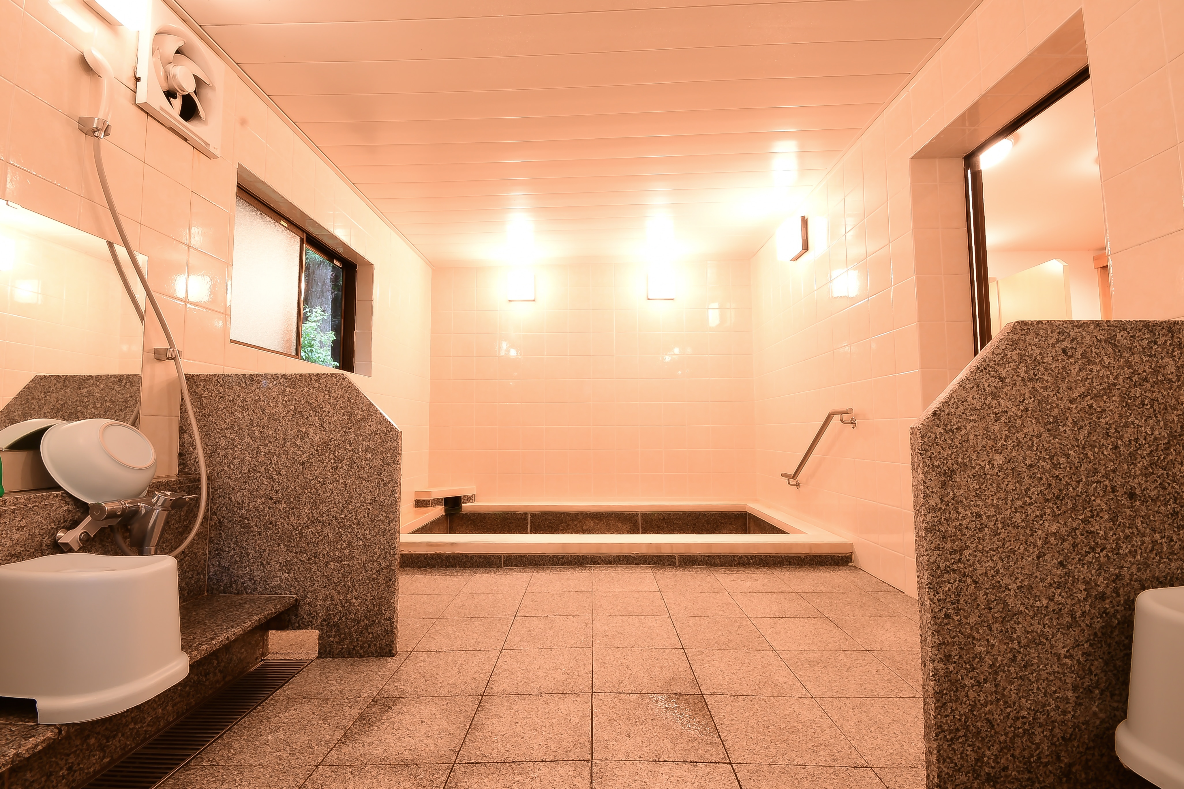 大型公共浴池的例子