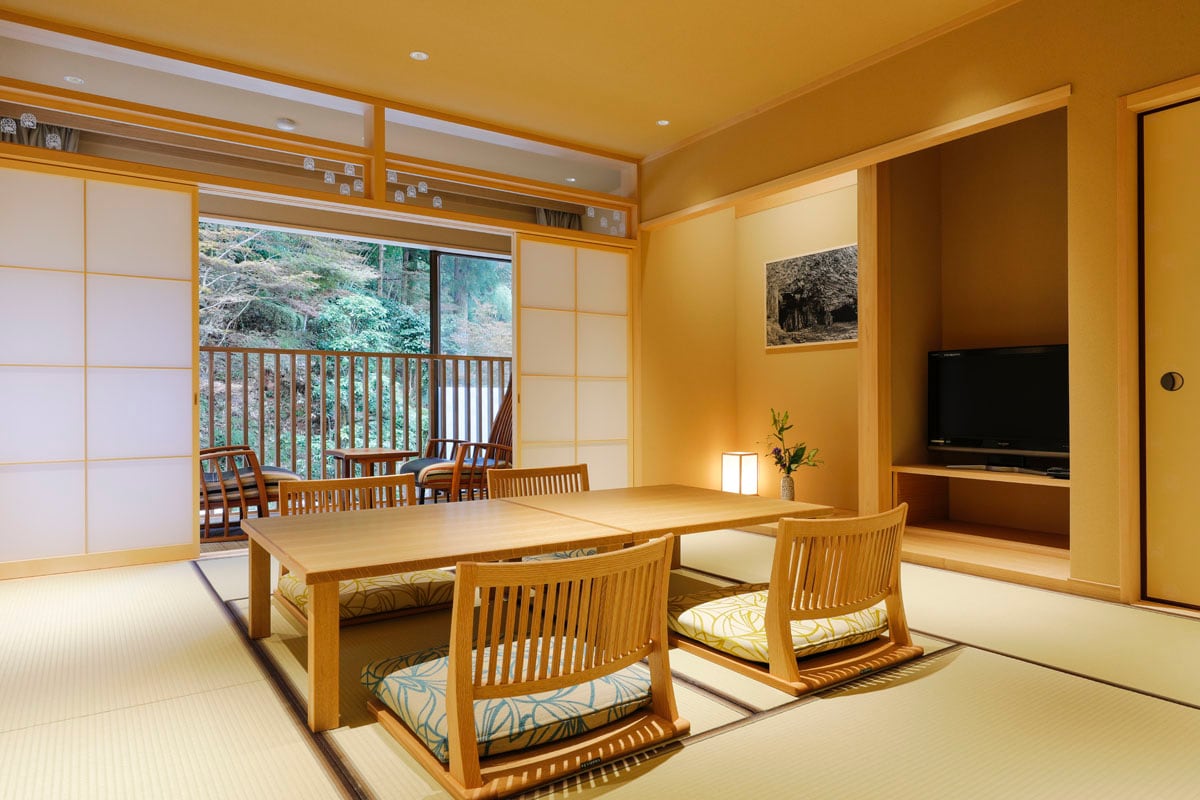 Japanese modern flower bath Guest room with semi-open-air bath [Riraku] / Hanato