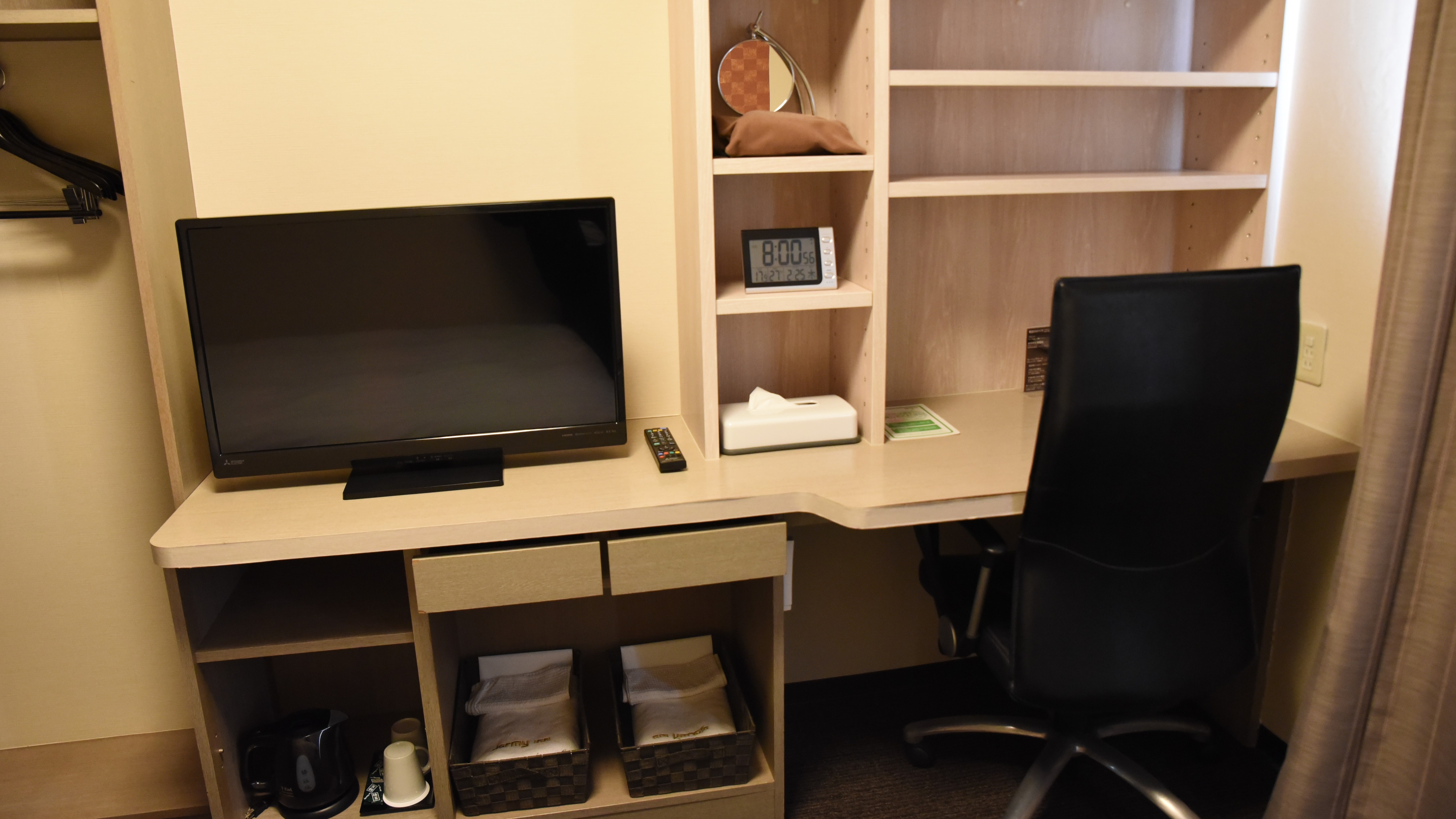 Residential semi-double 16 sqm desk with storage shelves