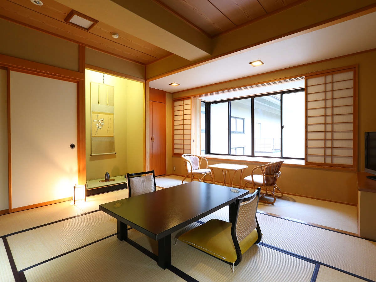 Autumn Japanese-style room (10 tatami mats)