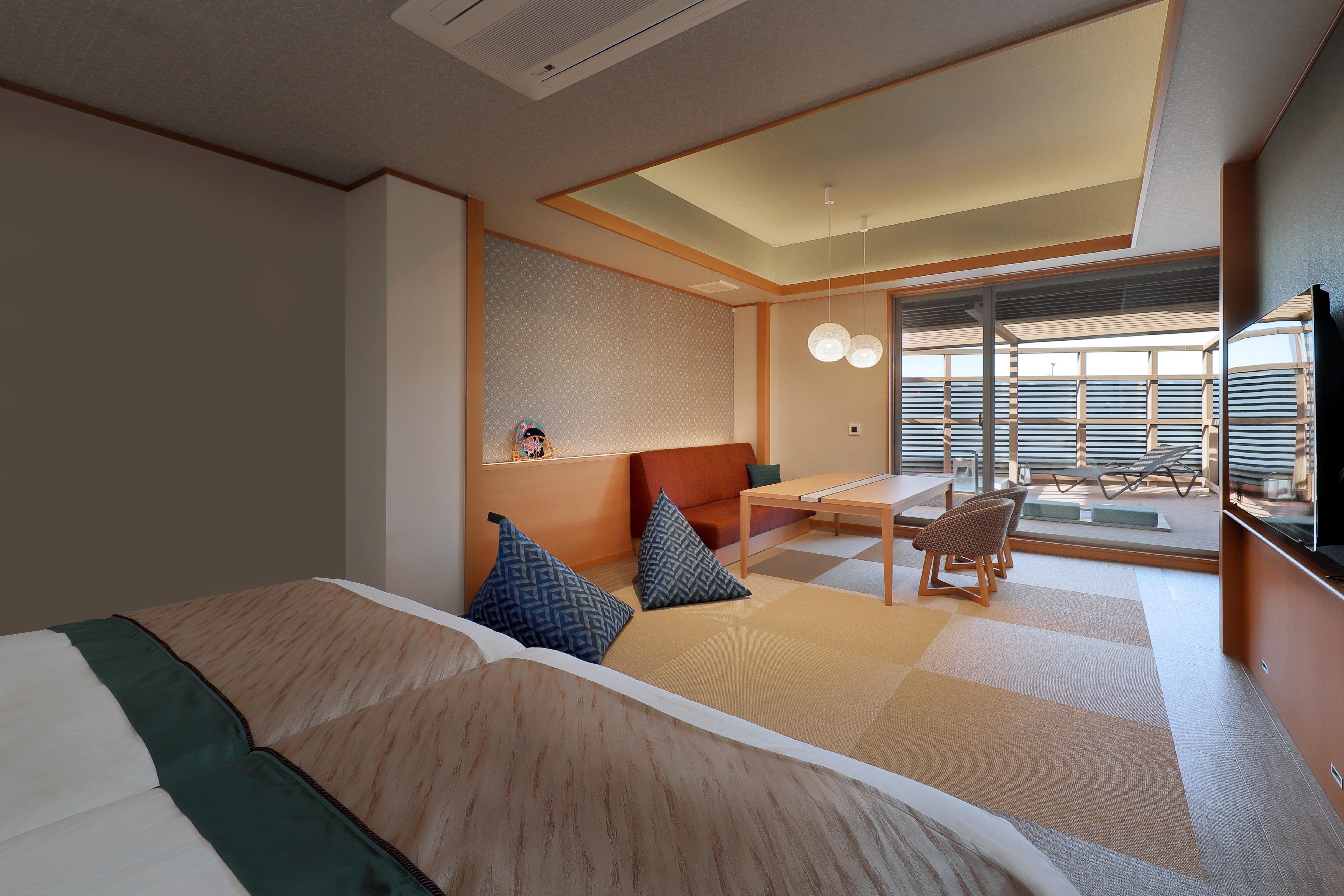 2F: Japanese-Western style room with open-air bath (mountain side 8 tatami mats + 11.2 m2) Sakuragochi