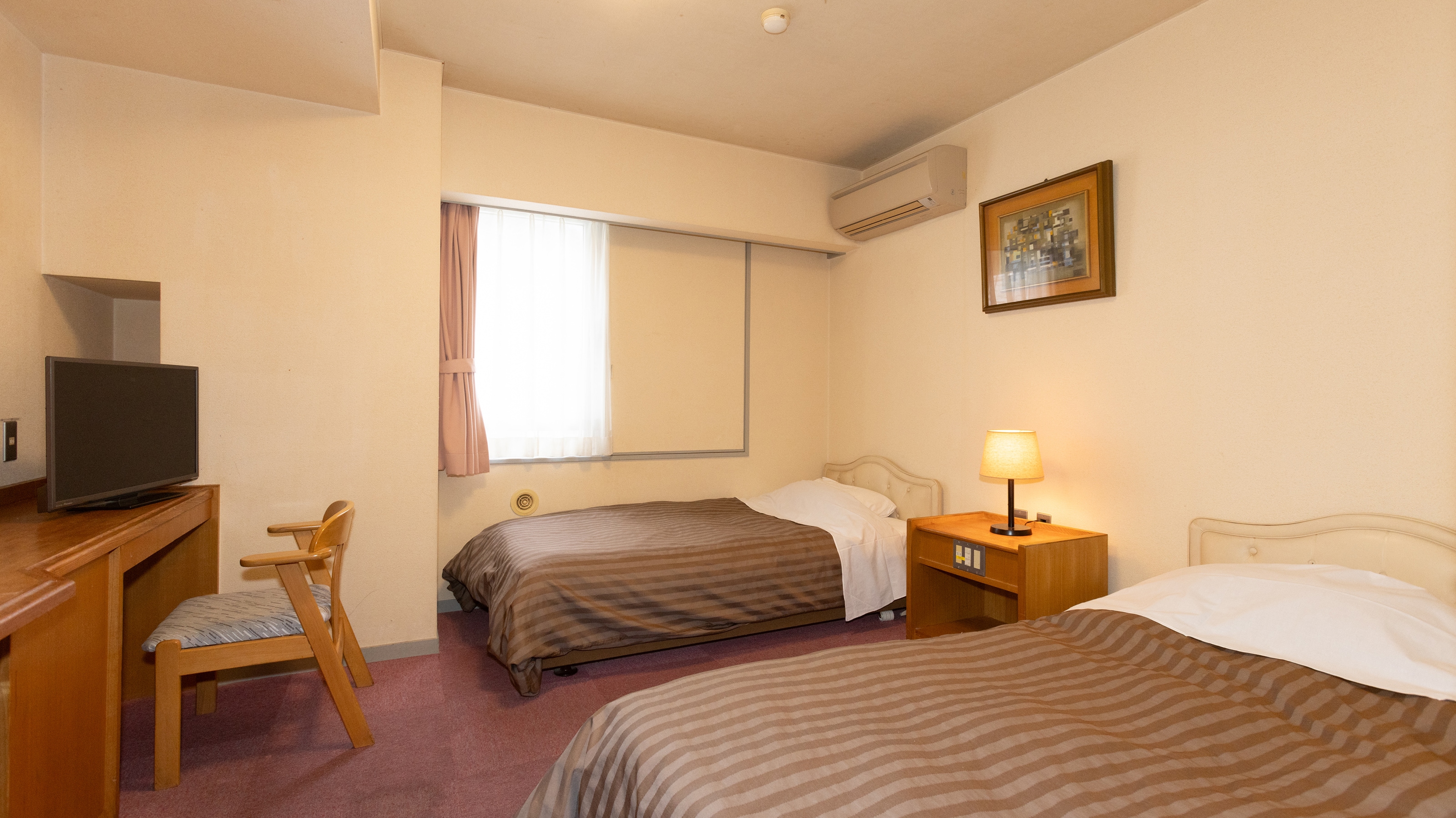 Western-style twin room