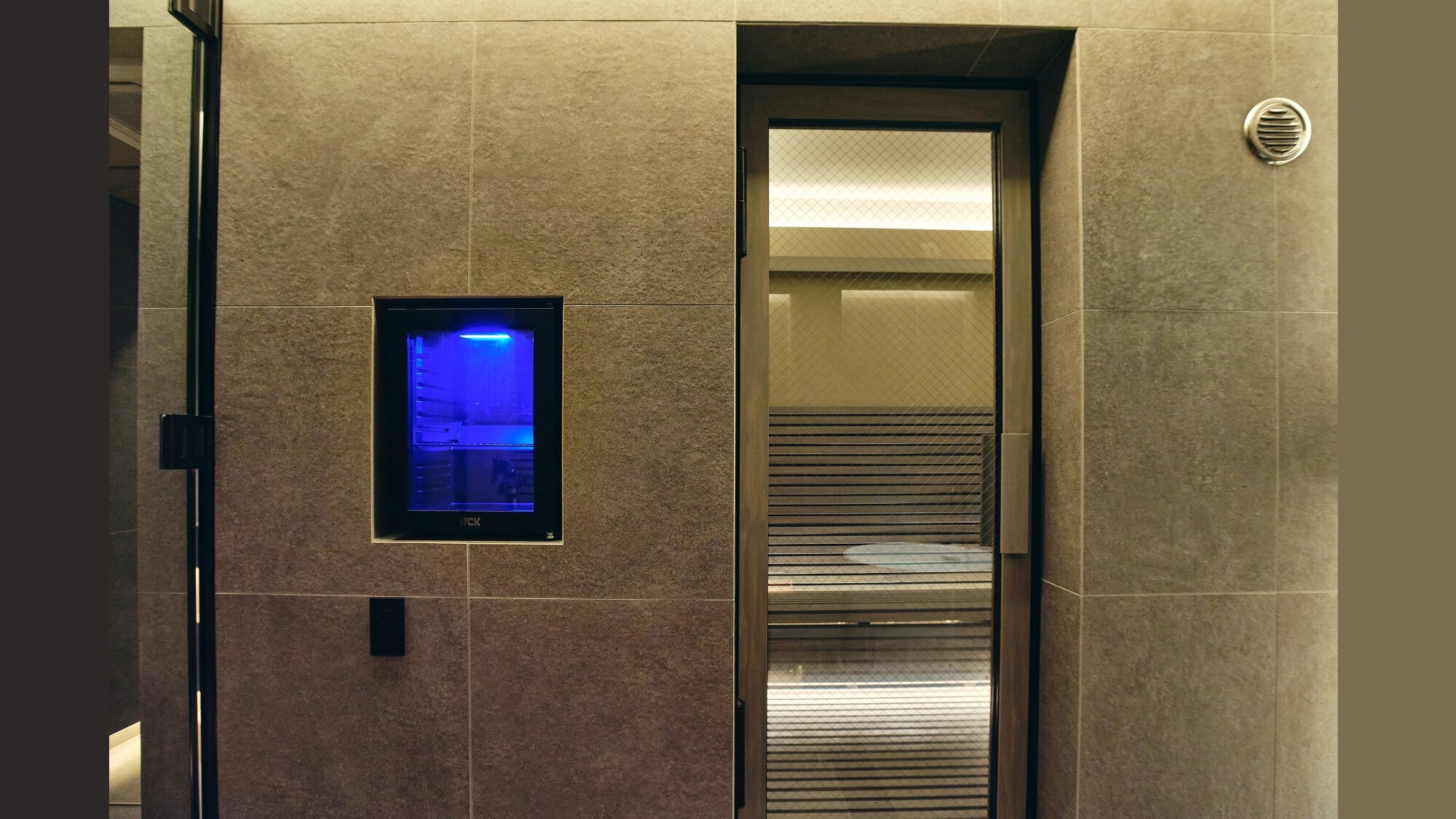 Hotel 2nd floor private sauna "NEST SAUNA" NO.2 / Refrigerator