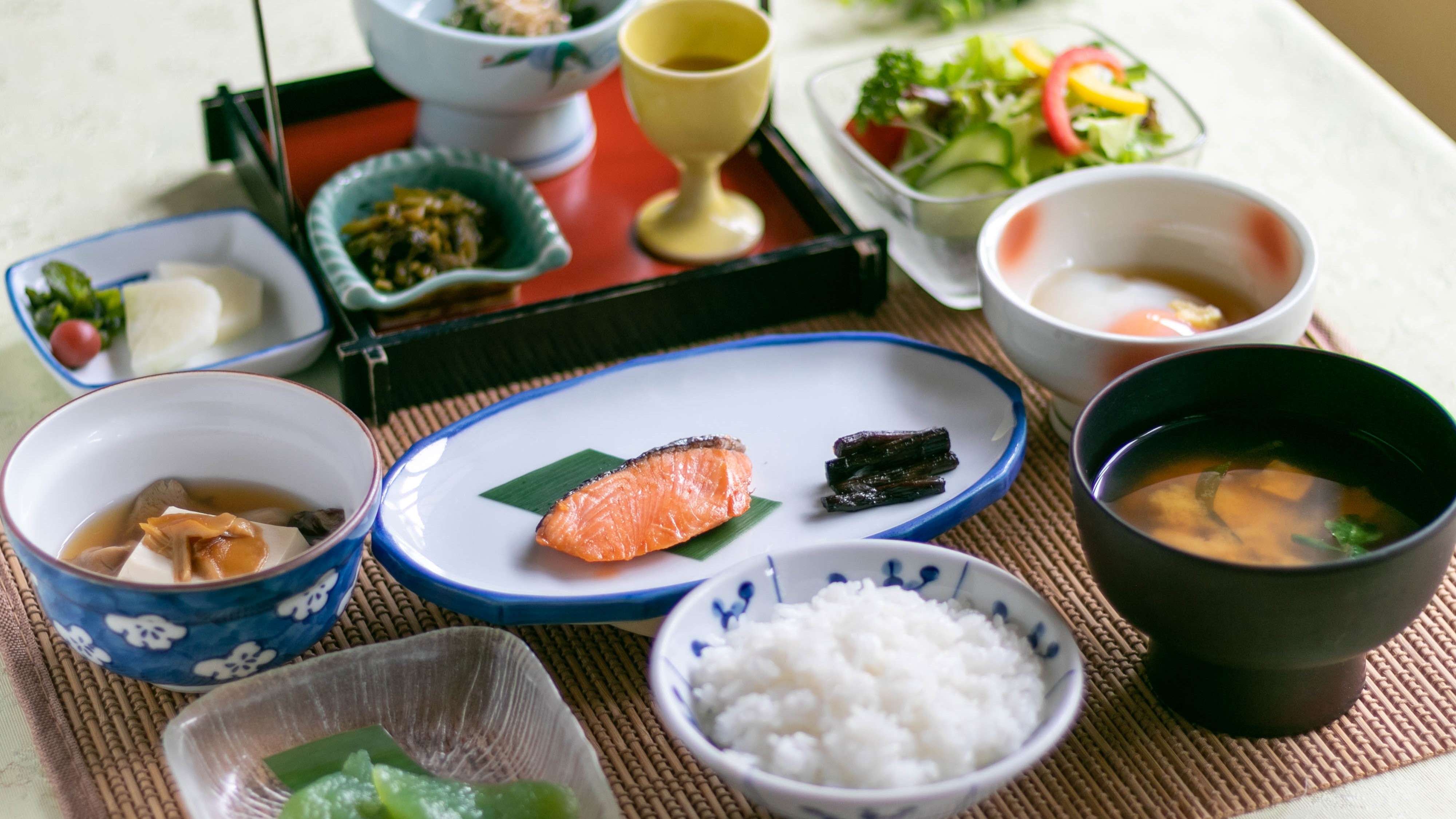 ·breakfast. Plenty of side dishes that go well with freshly cooked rice.