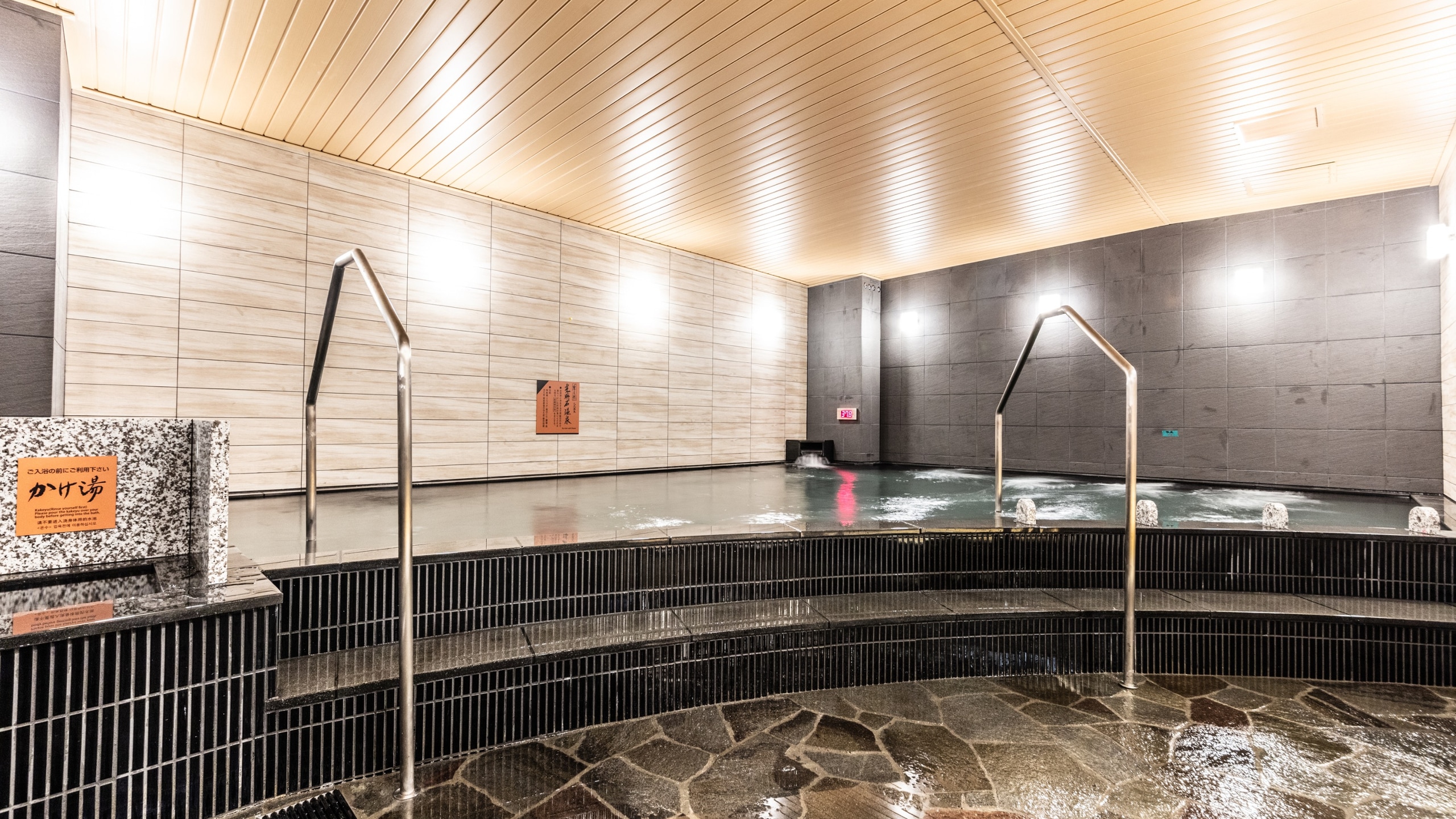 Men's large bath [Main building] Business hours: 15:00-24:00 / 6:00-10:00 the next day