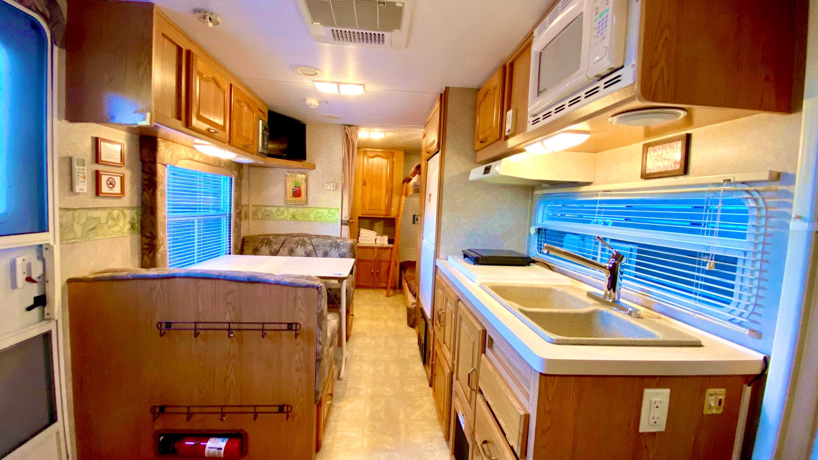 Trailer house cabin interior [Garden Villa American trailer house]