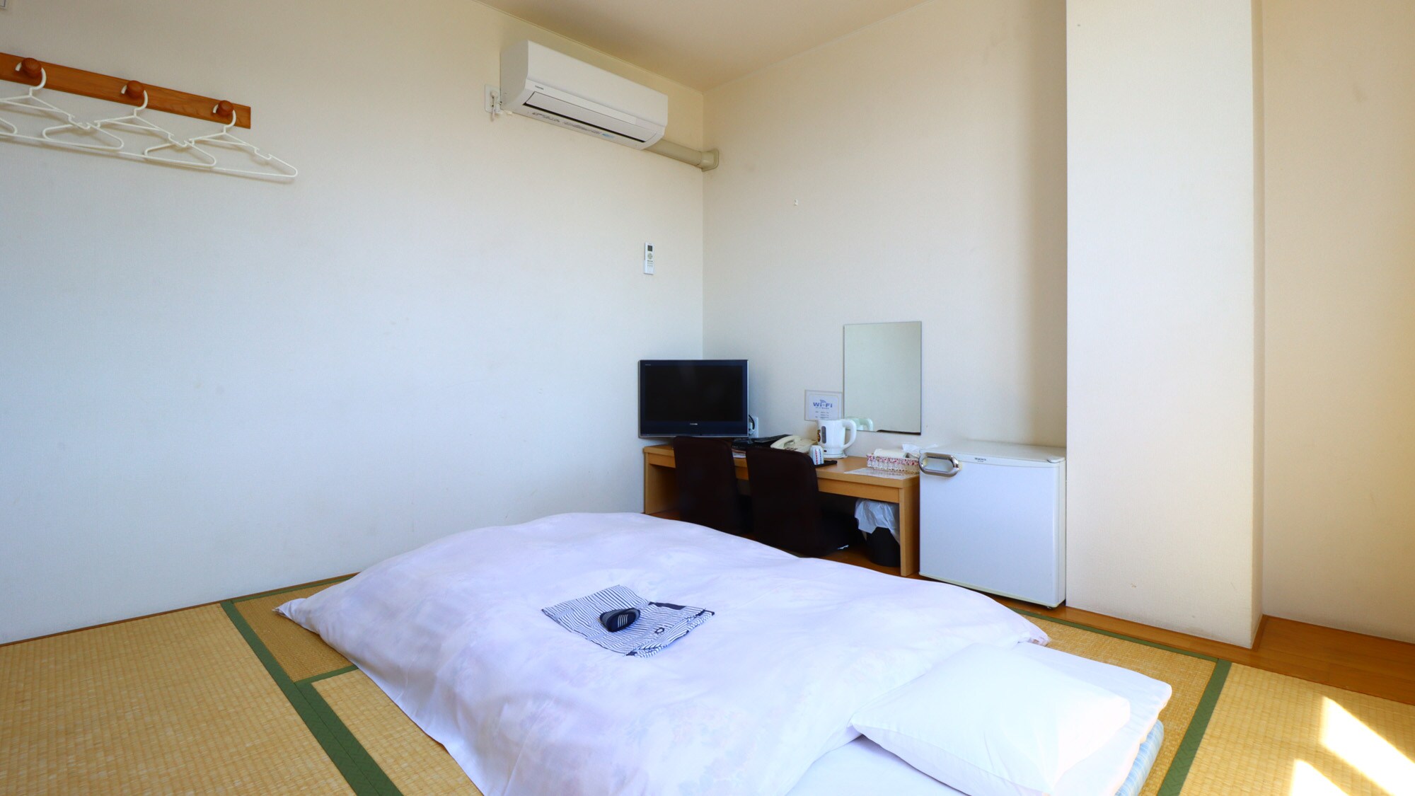[Japanese-style room, 6 tatami mats]