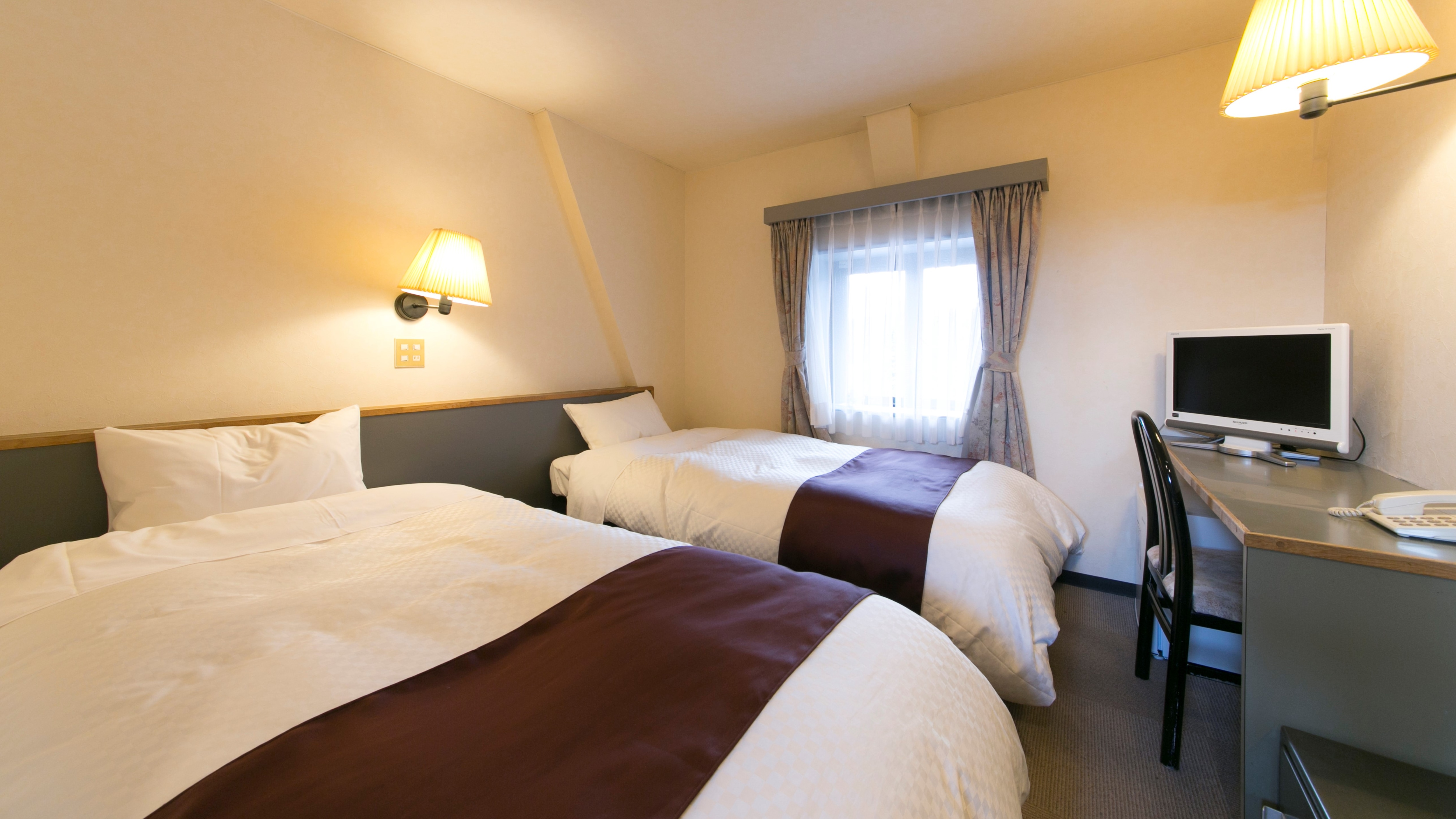 Western-style twin room (11㎡) * All rooms are non-smoking * Bath and toilet included
