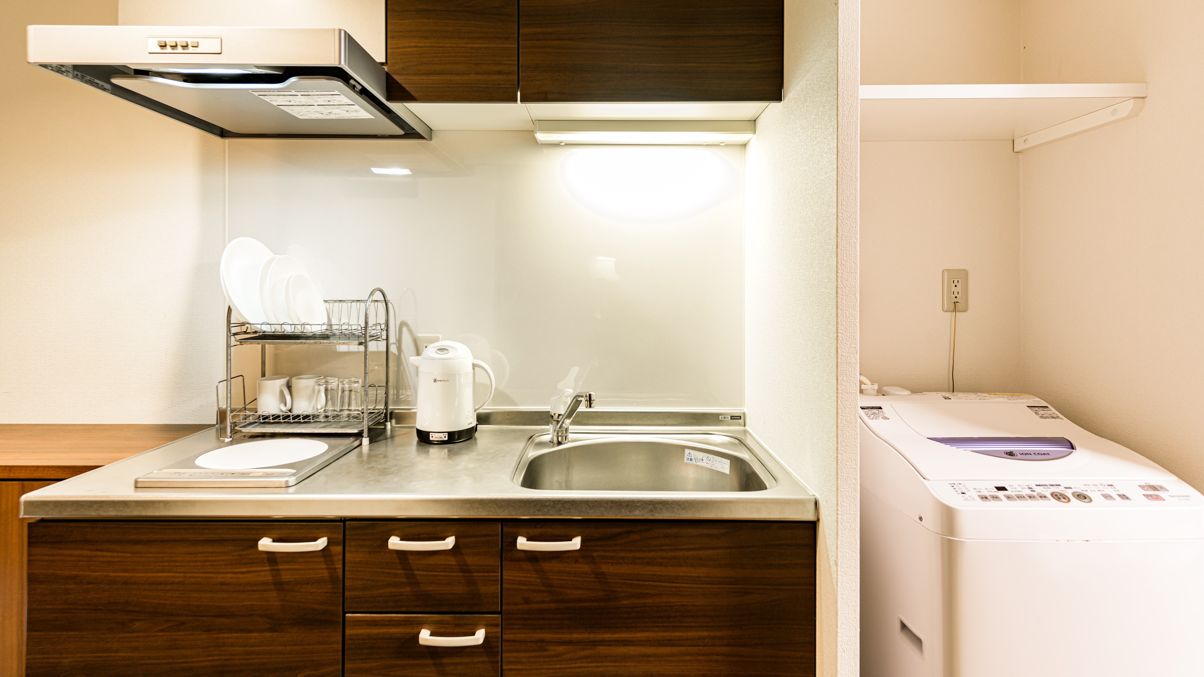 [Harbor Wing] Equipped with a kitchen (IH), washing machine, microwave oven, and toaster, making your long stay comfortable.