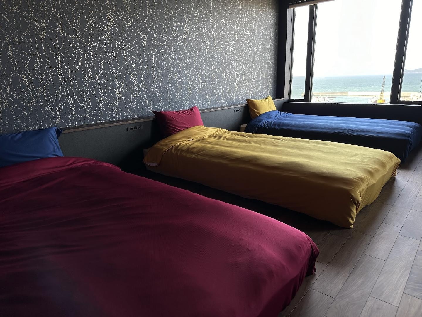 6F/ห้องพักพร้อมอ่างอาบน้ำกลางแจ้ง ห้องสามเตียง + ห้องพักแบบญี่ปุ่น-ตะวันตก (3-7 ท่าน) 601