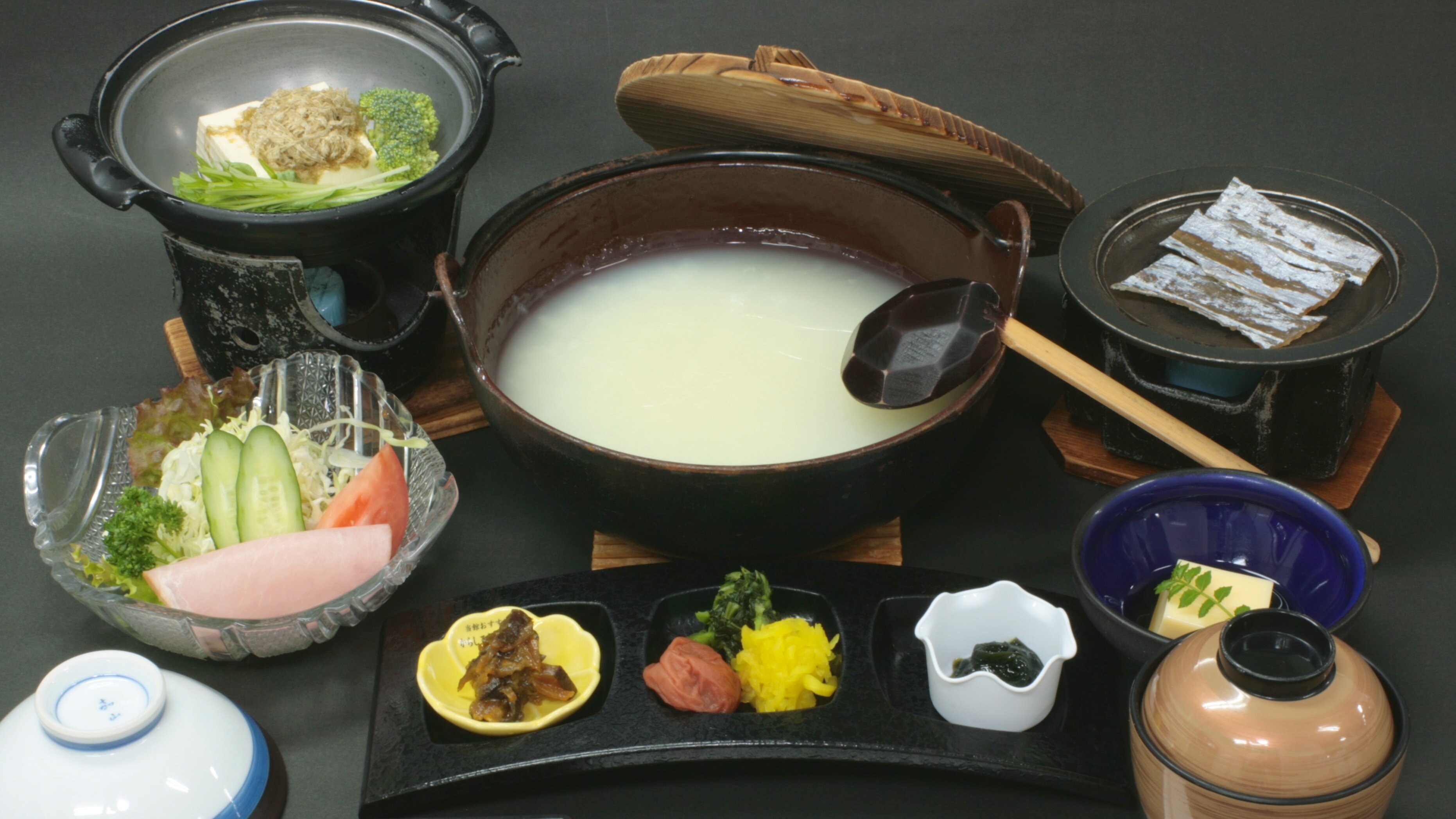 Breakfast is a Japanese set meal made with local ingredients (image)