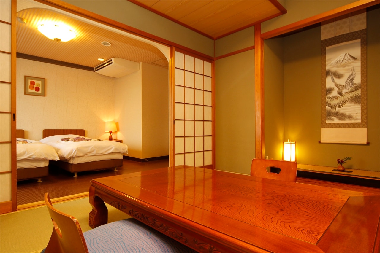 An example of a Japanese and Western room on the sea side