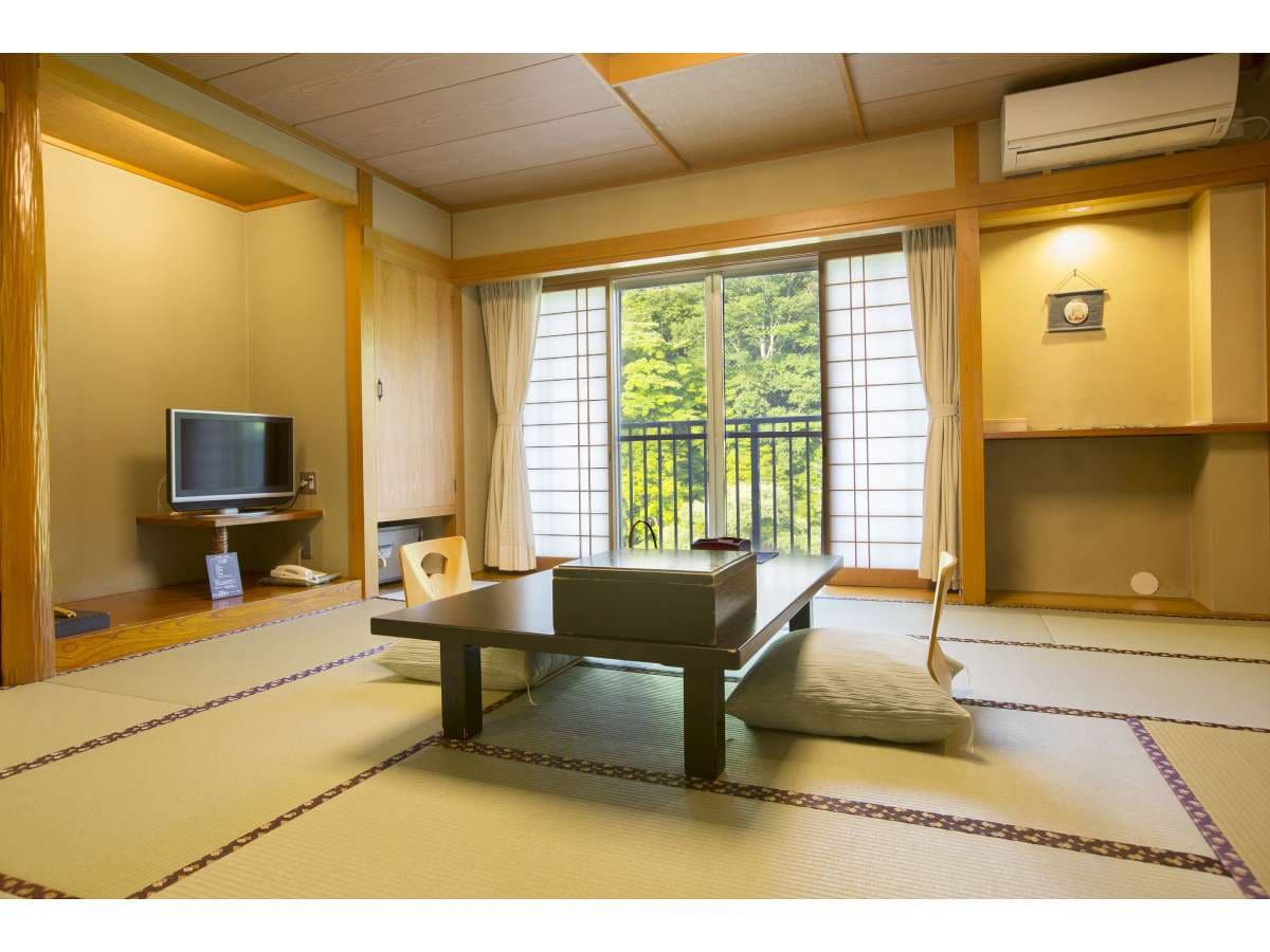 Japanese-style room 12.5 tatami mats