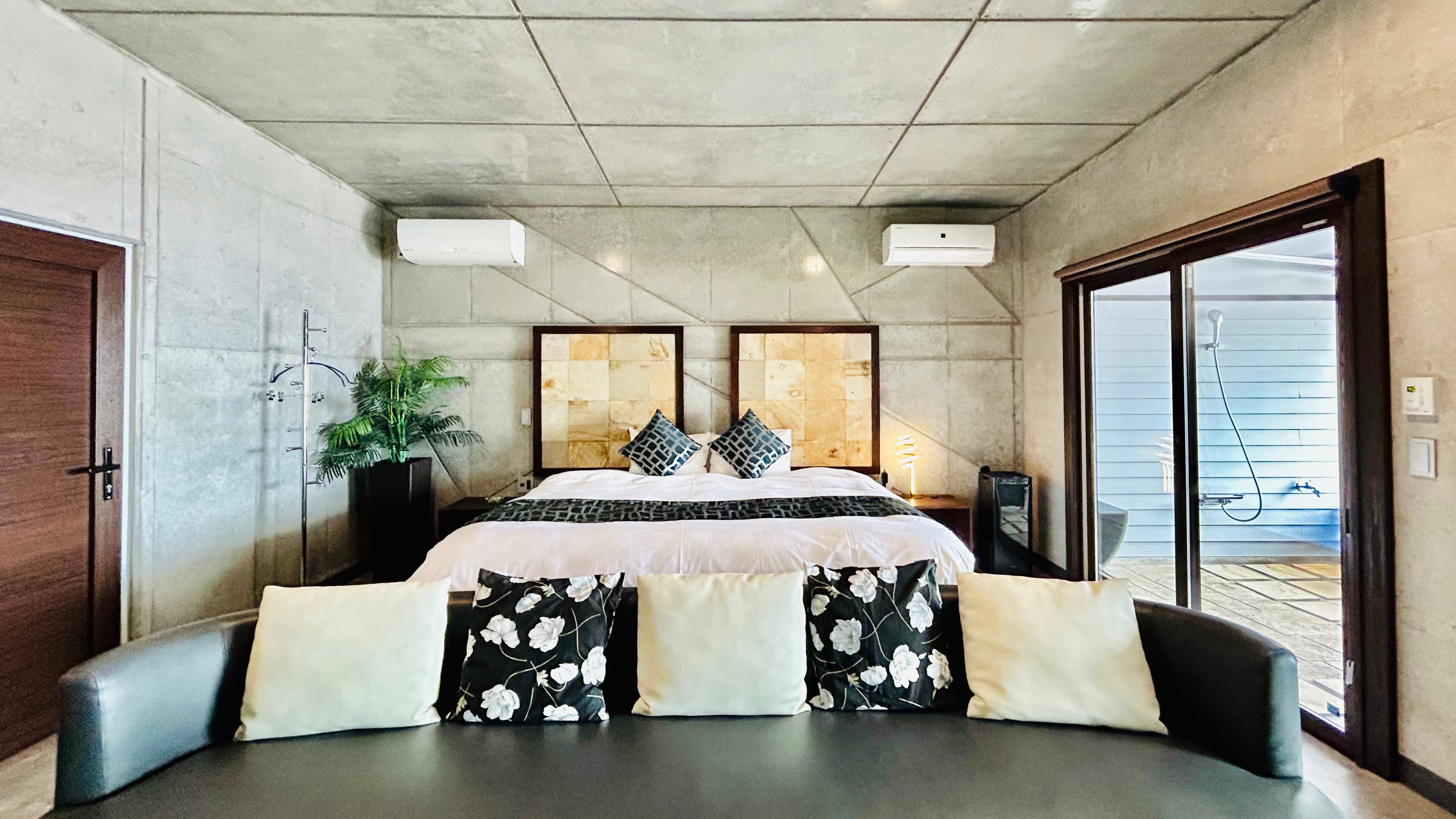Western-style annex *Theme colors vary depending on the guest room.