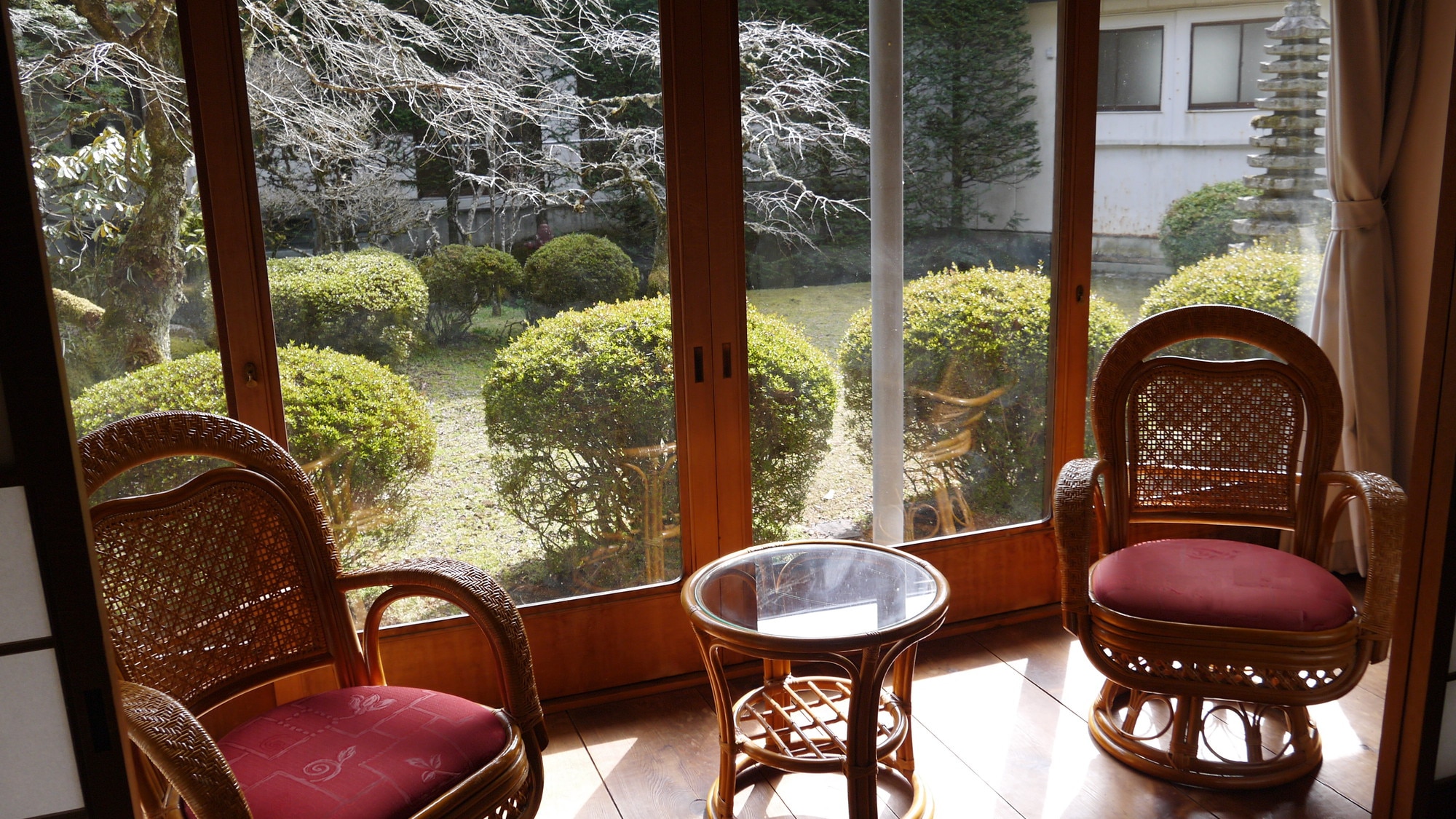 [Japanese-style room 8 to 10 tatami mats (with toilet and washbasin)] An example of a guest room