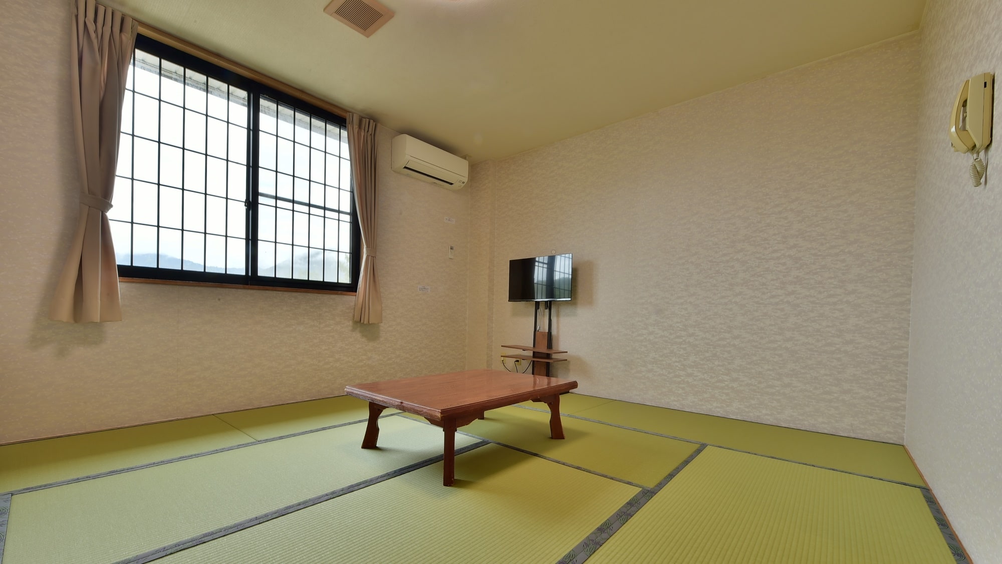 Japanese-style room