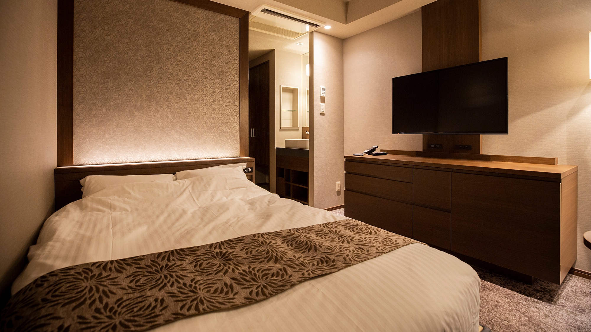 ห้องมาตรฐาน เตียงใหญ่ ฝั่งเมือง (ห้องปลอดบุหรี่)