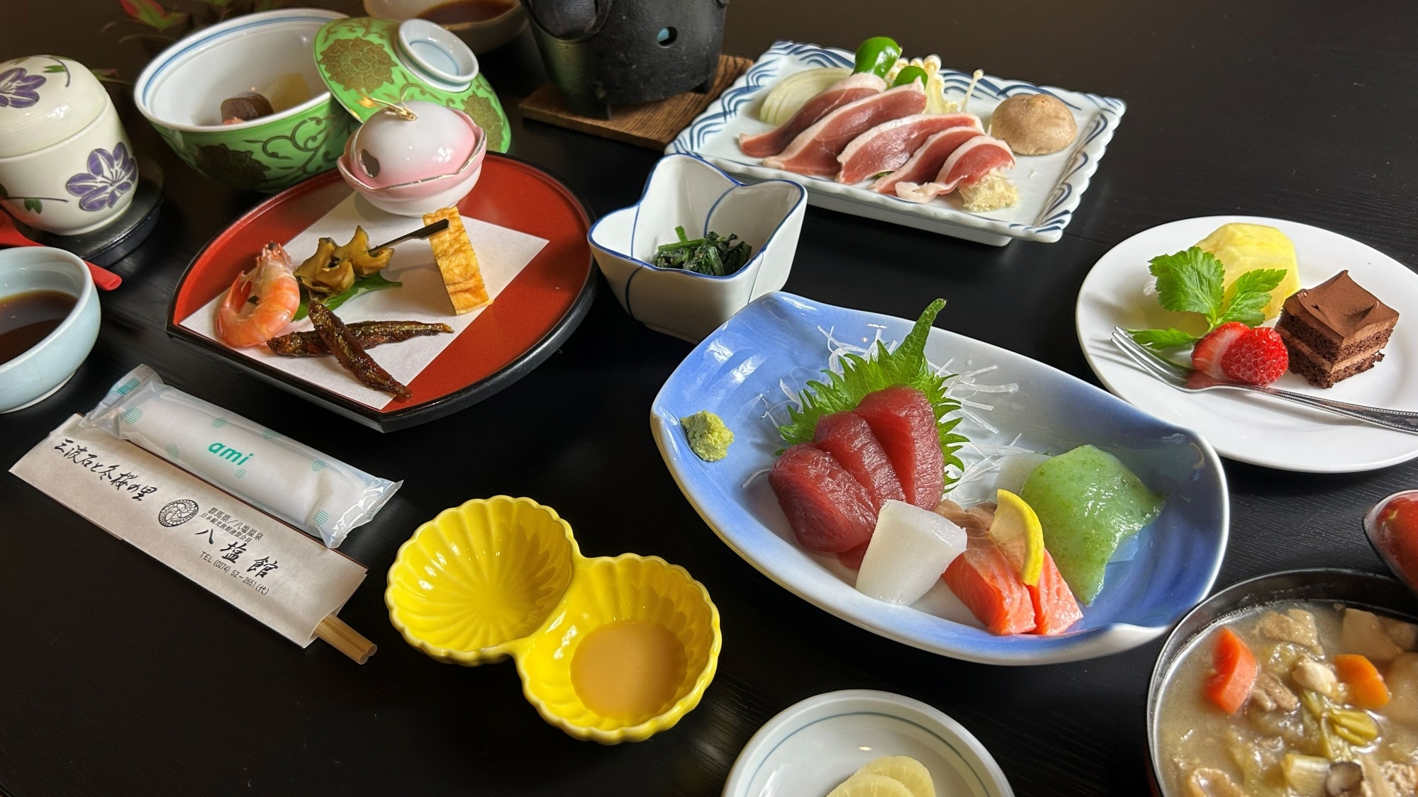 *[适量晚餐] 晚餐示例：尽情享用用时令食材烹制的当地美食。