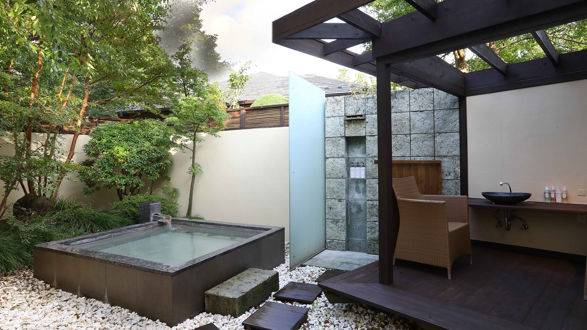 [Private open-air bath] Available for 60 minutes by reservation.