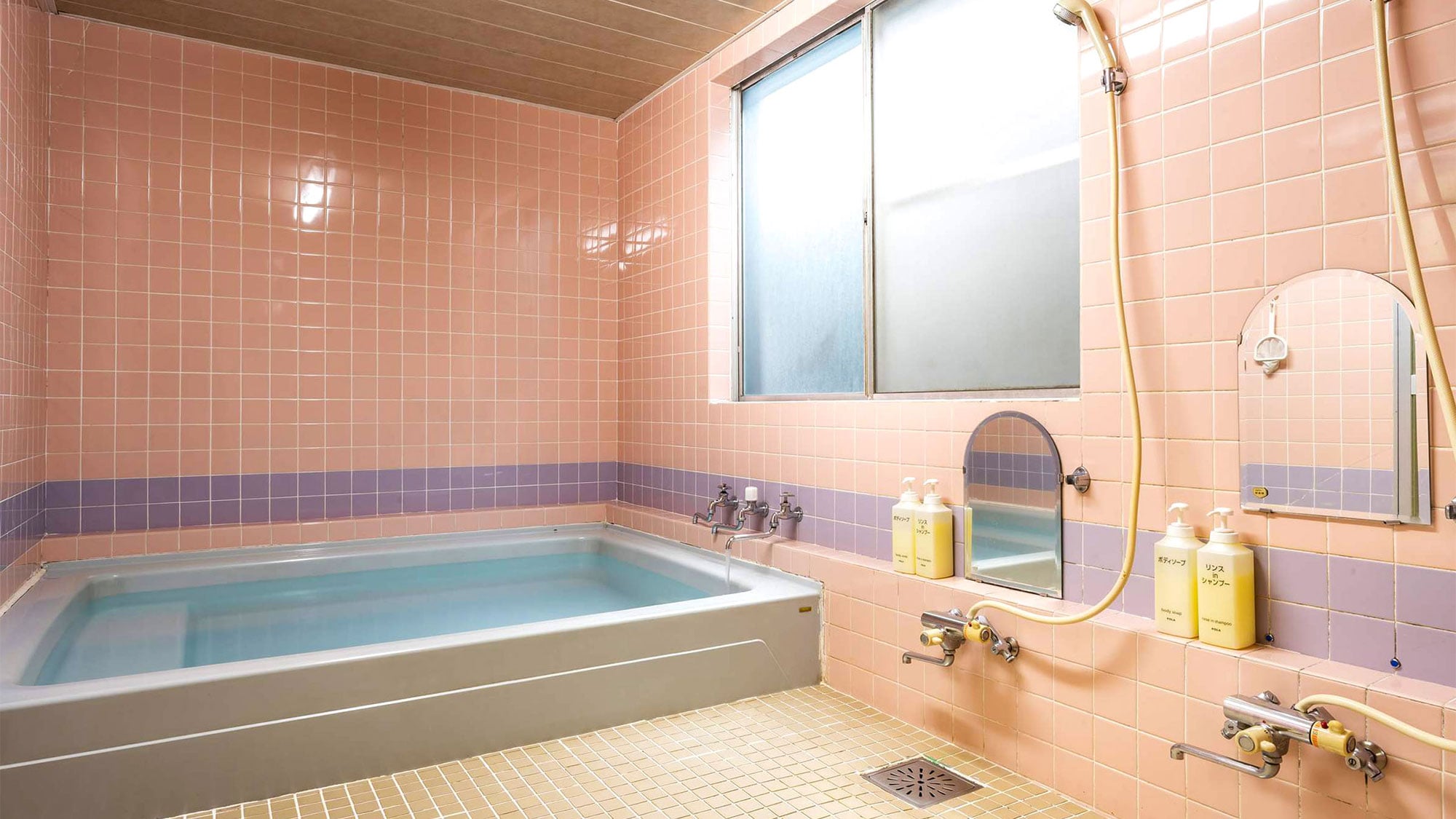 ・[Main building public bath] There are two public baths in the main building.