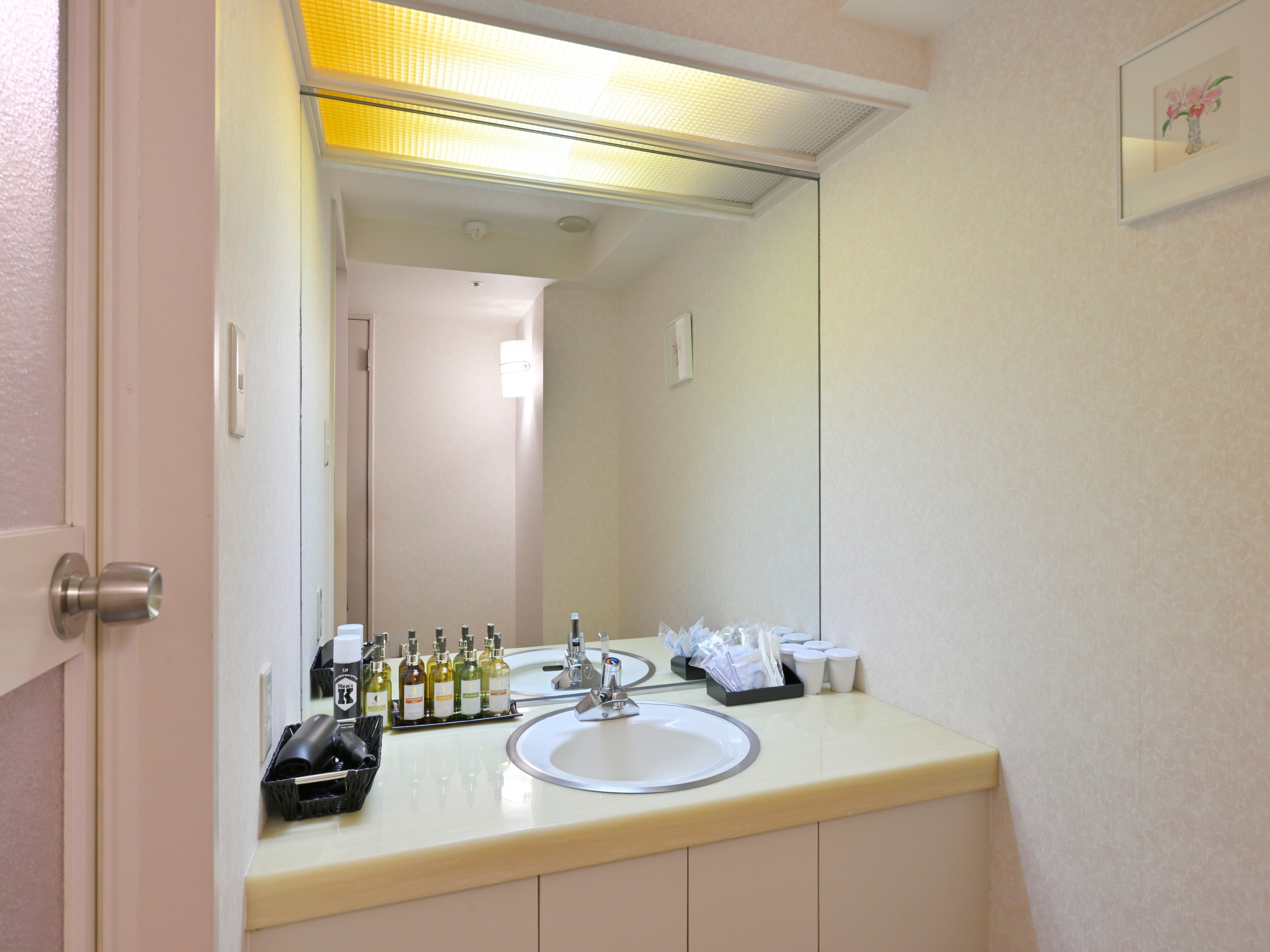 Modern Western-style Junior Suite, 70 sq m, with mountain view.