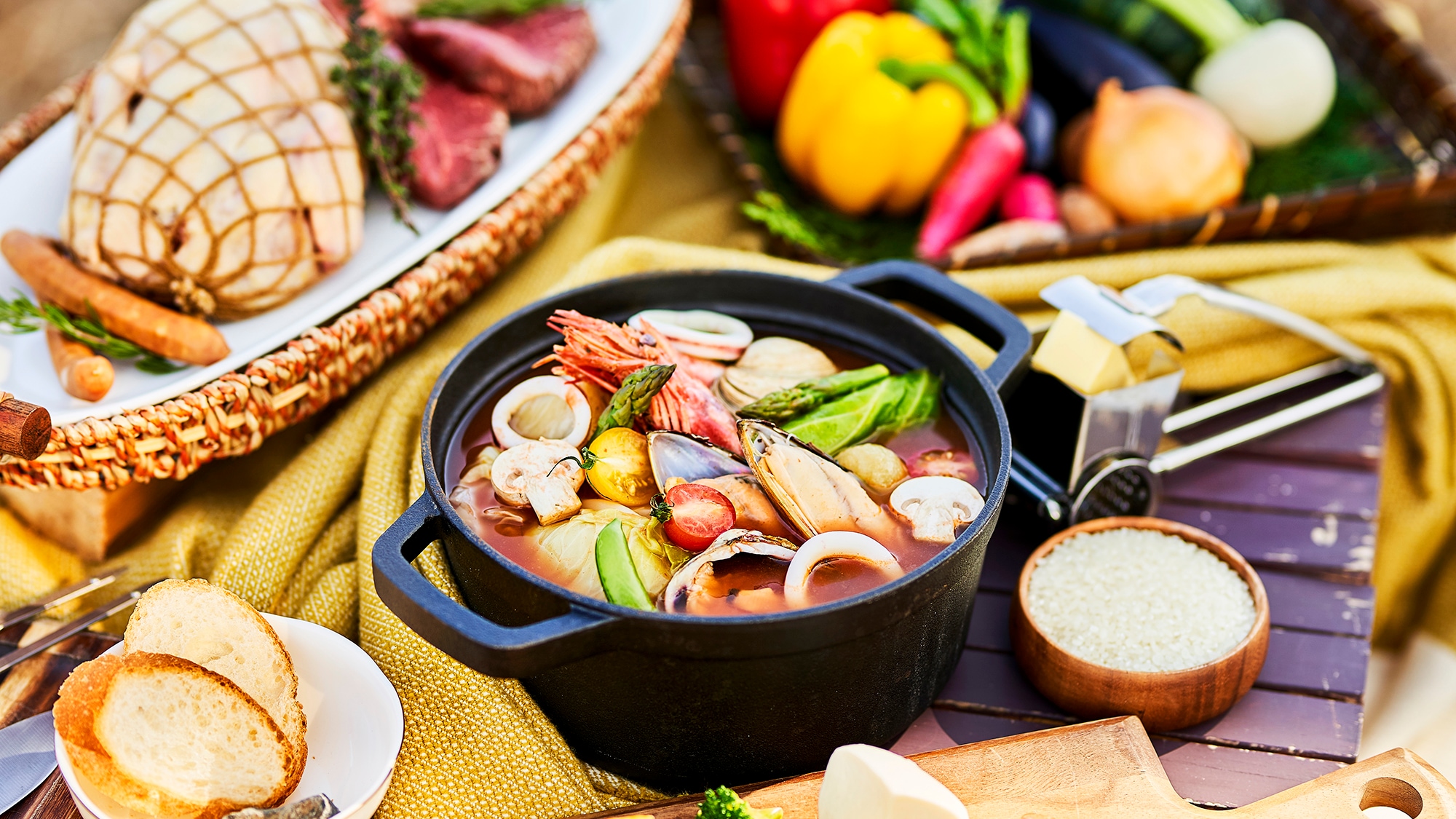 Makan malam paket glamping BBQ mewah dan berkualitas tinggi (gambar)