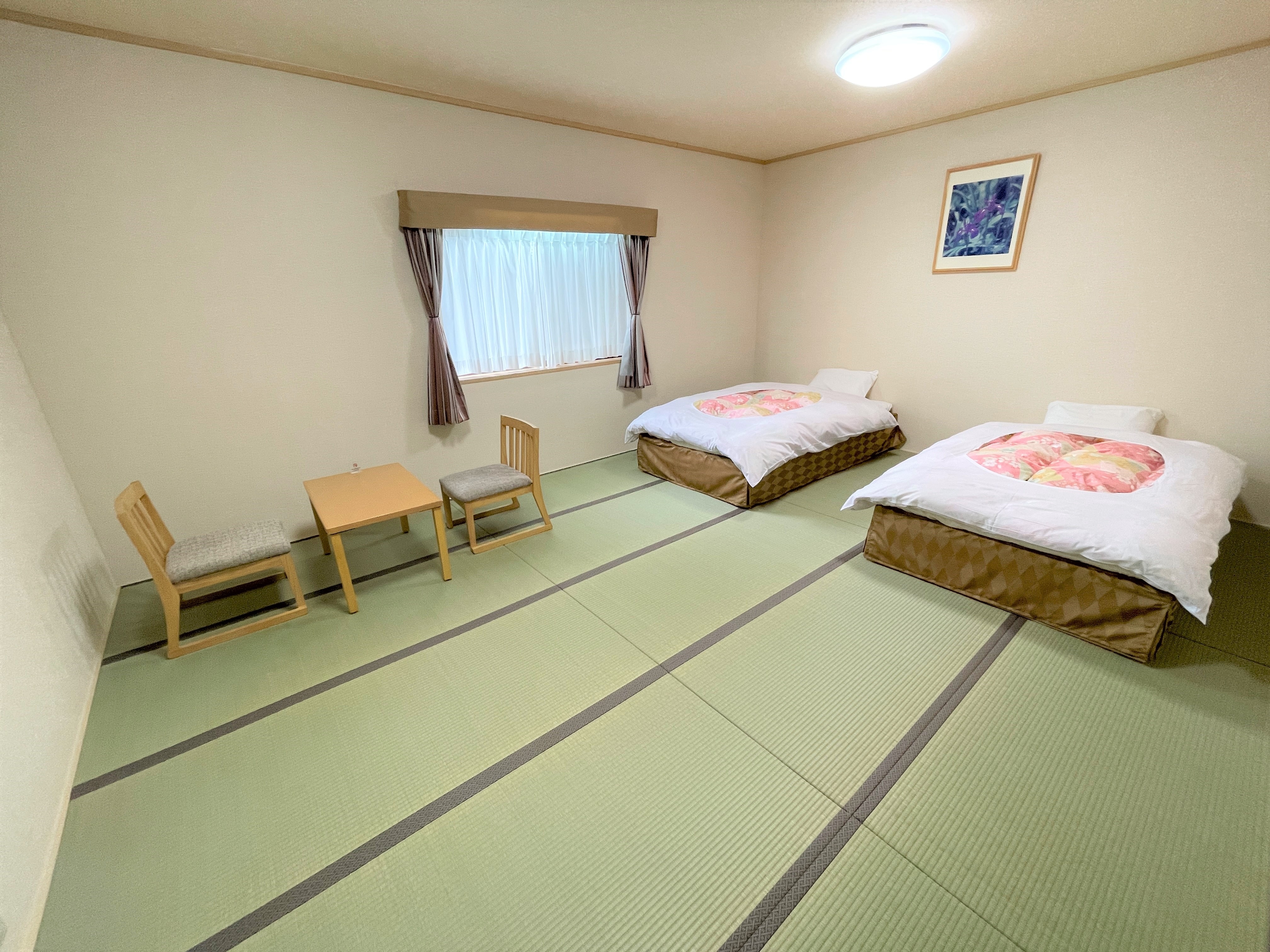 "Annex" Japanese-style room with bed (futon) (some rooms have stairs) Example (photo is Room 103)