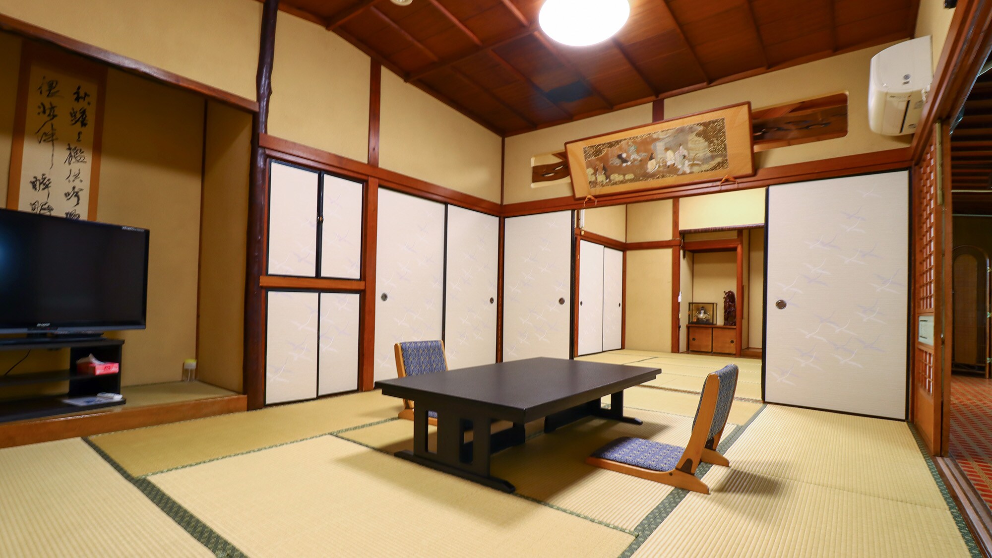#Group Japanese-style room_2 adjacent Japanese-style rooms, 10 tatami mats + 8 tatami mats + veranda