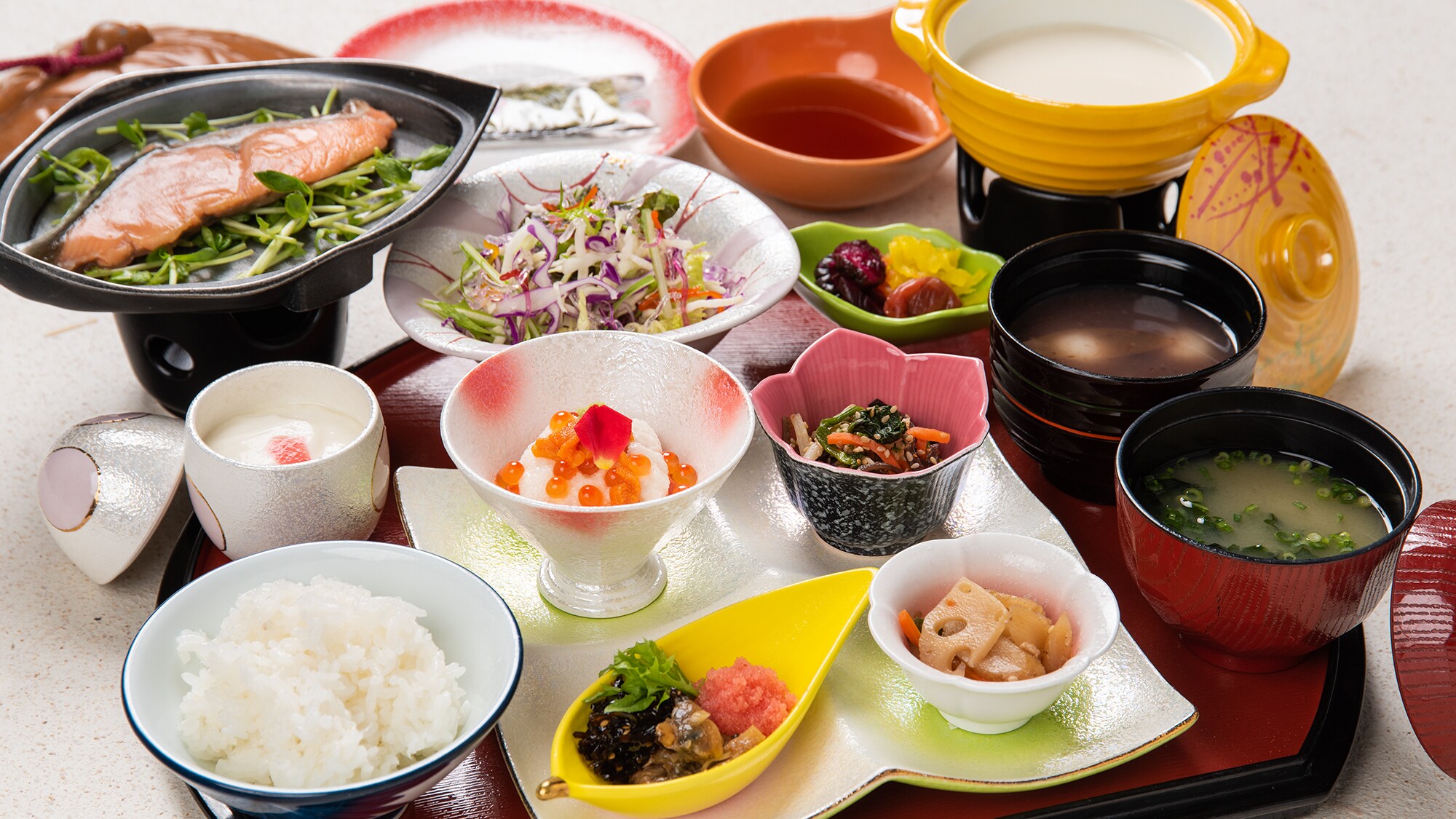 *[Breakfast example] We will treat you to a relaxing morning at the inn with delicious food.
