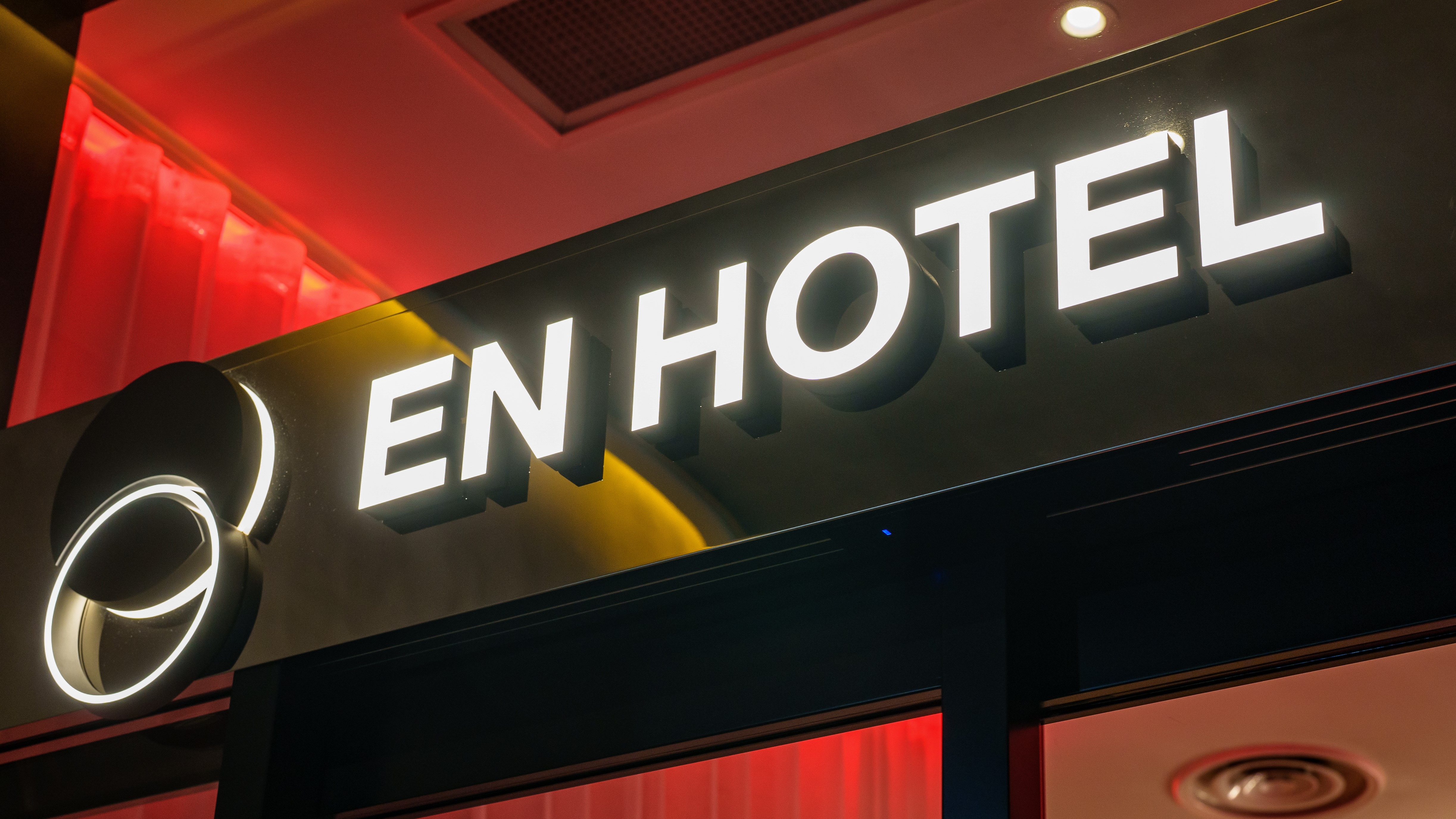 The EN HOTEL logo welcomes you