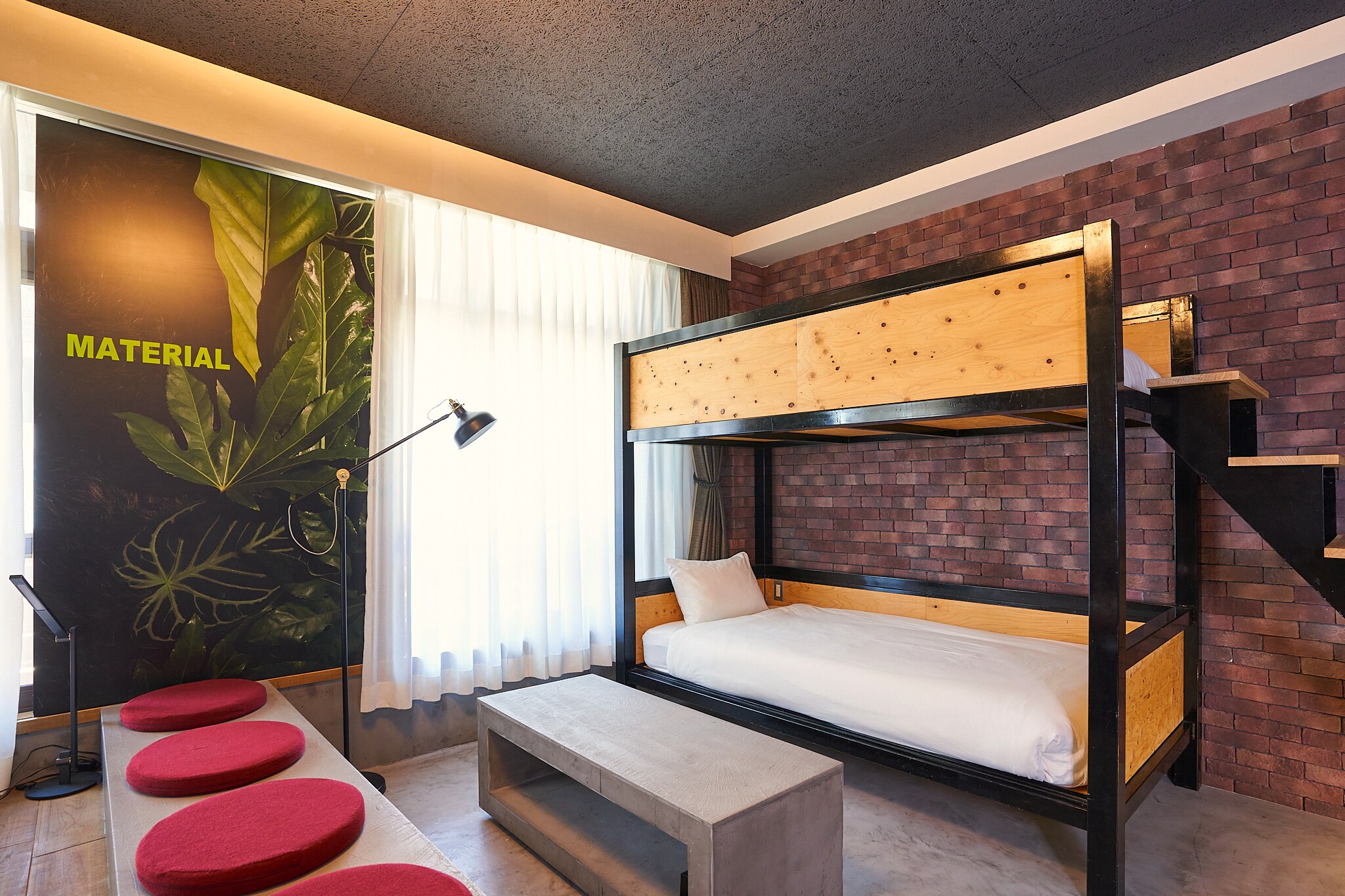 This room with bunk beds can comfortably accommodate 1 to 4 people, whether you're traveling with friends, traveling as a family, or enjoying a special day for two.