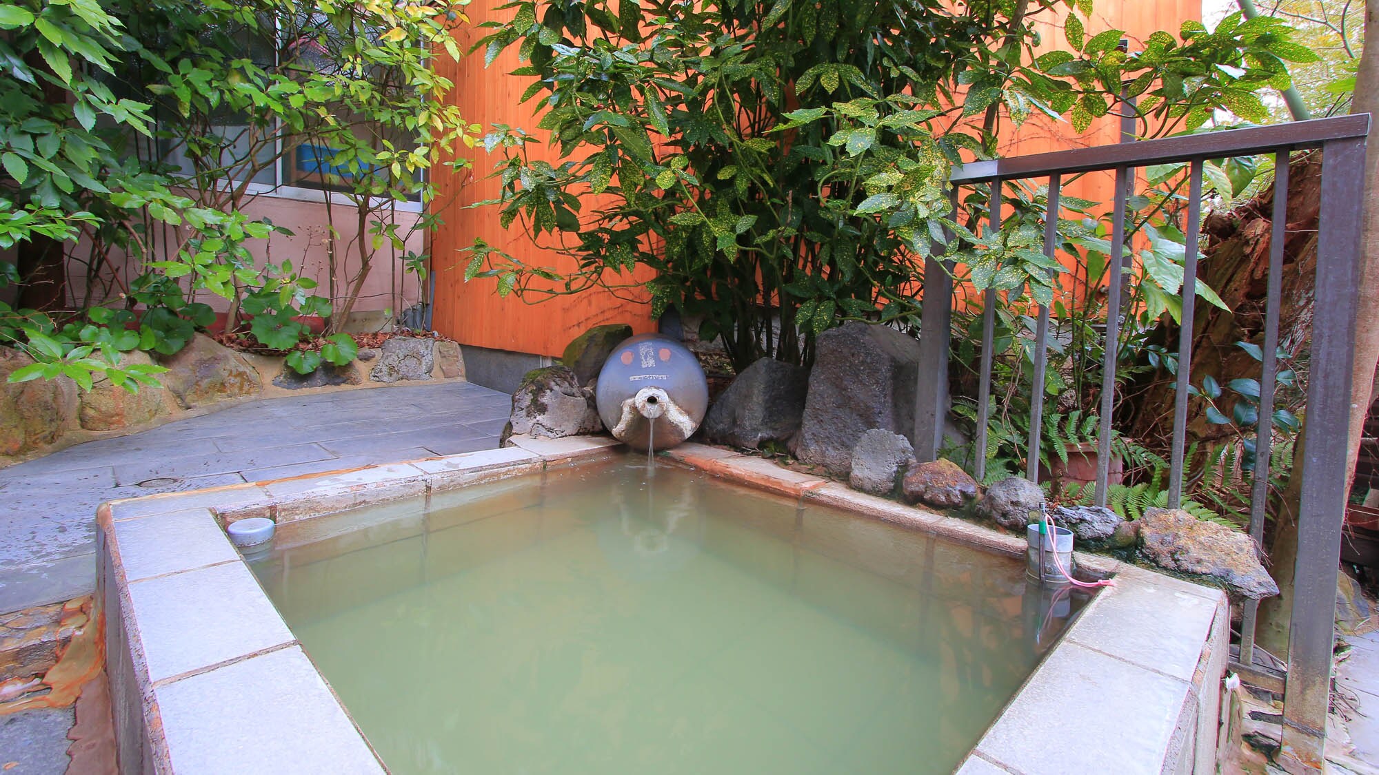 [Large public bath/Men's bath] Open-air bath