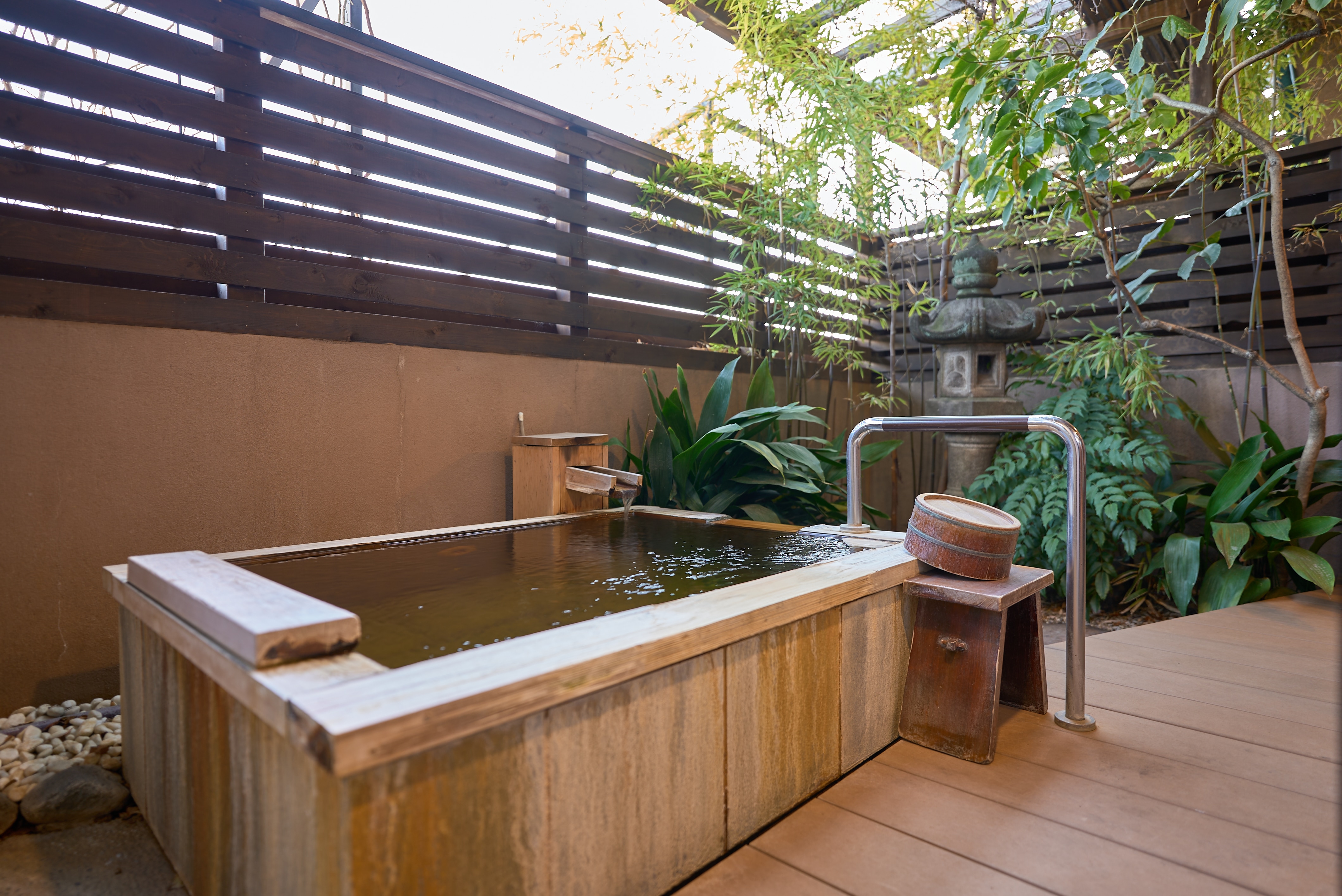 附露天浴池的客房