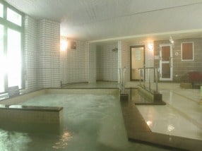 Large public bath: hot water, warm water, bubble bath, sauna, walking bath