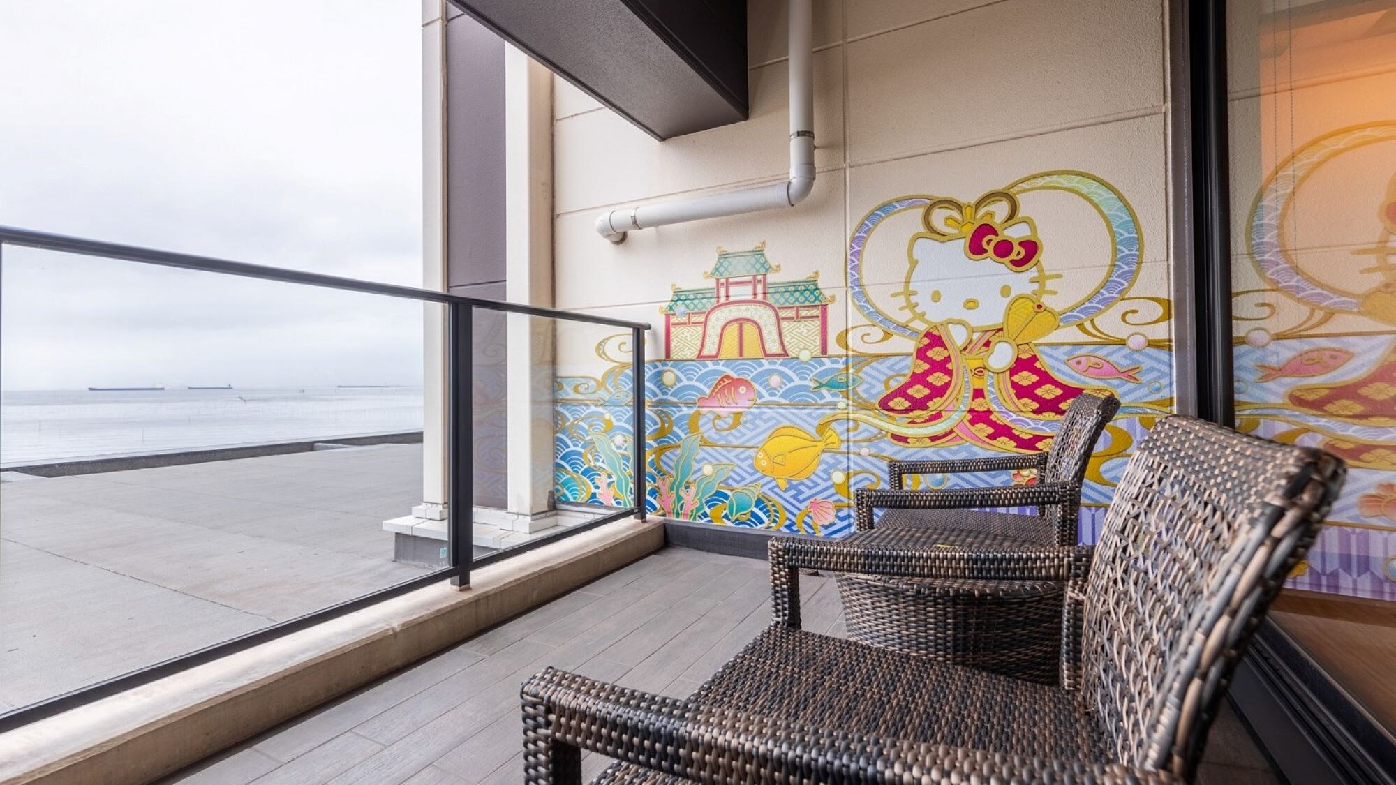 Hello Kitty Ryugujo Room: A terrace of the original Hello Kitty x Crescent Moon room that can only be seen here
