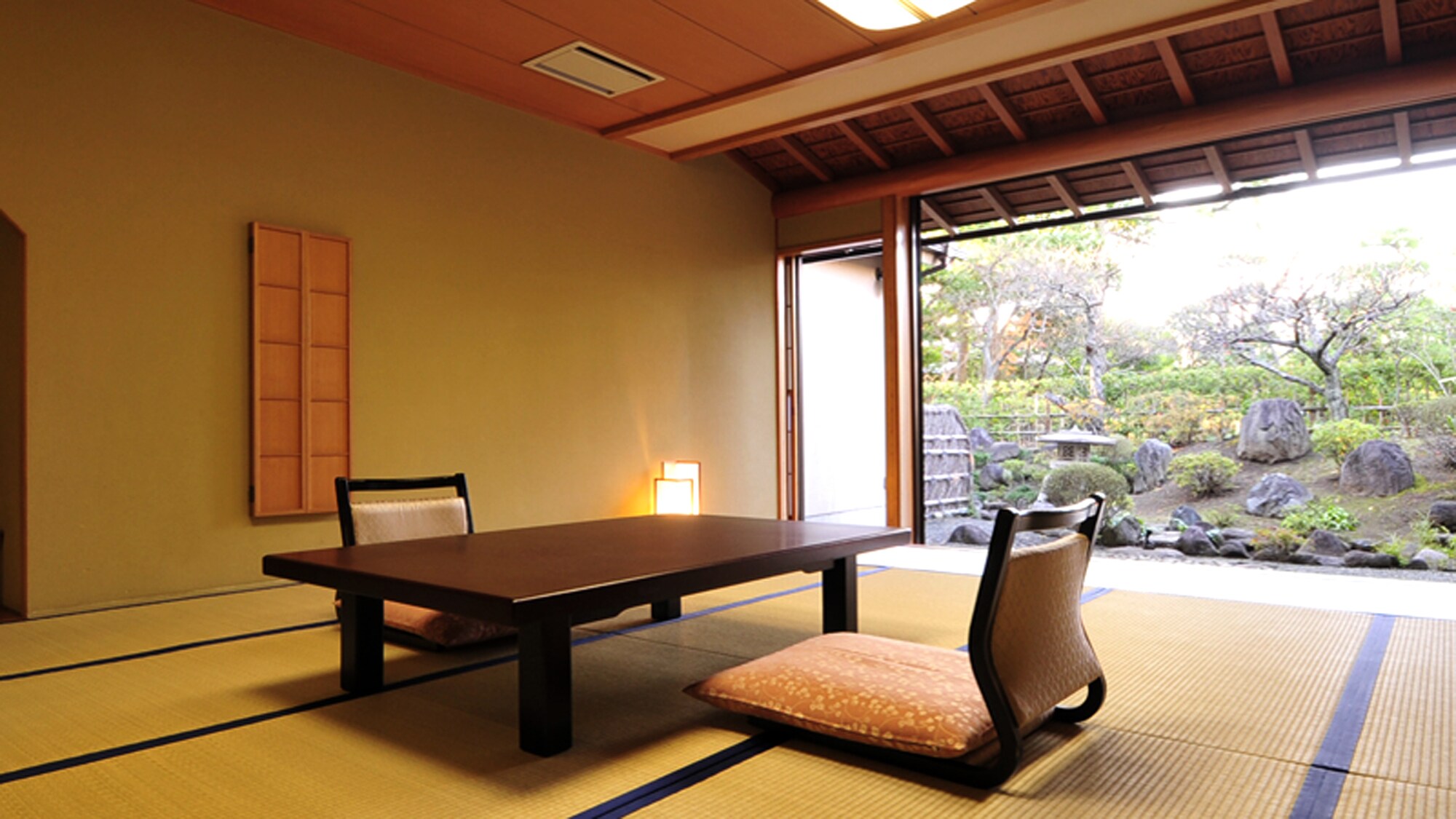 * [Kamar bergaya Jepang dengan taman (14 tikar tatami)] Lantai 1 / kamar tamu * Contoh