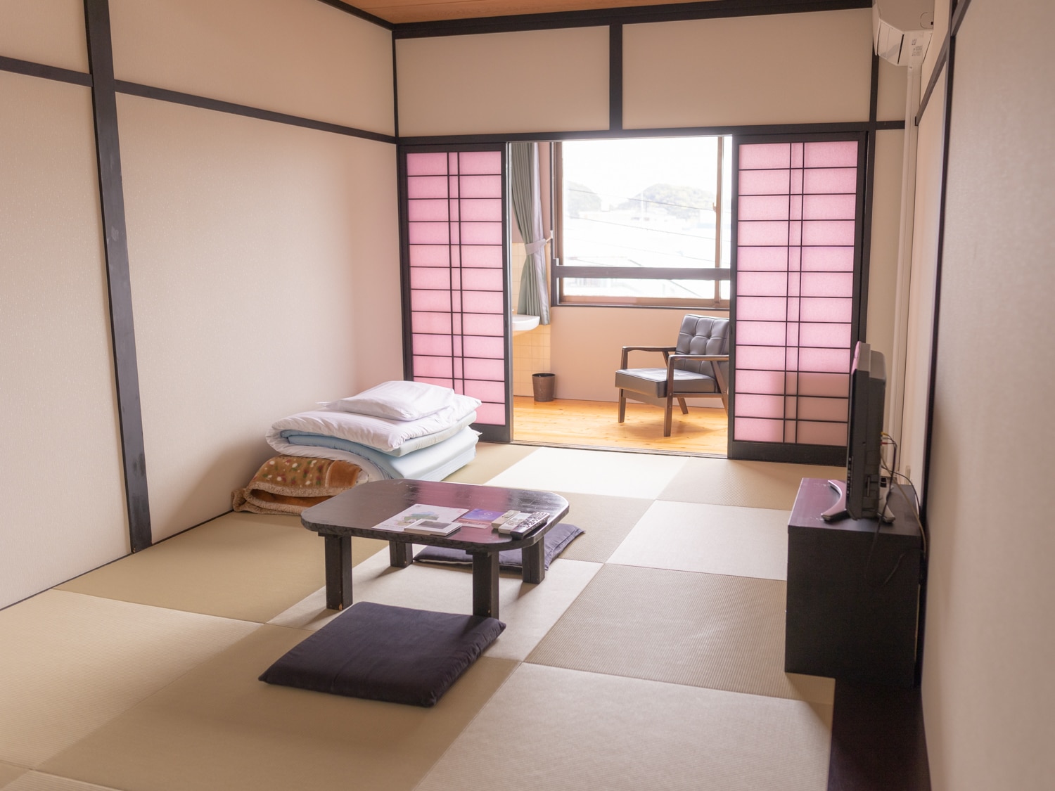Japanese-style room 7.5 tatami