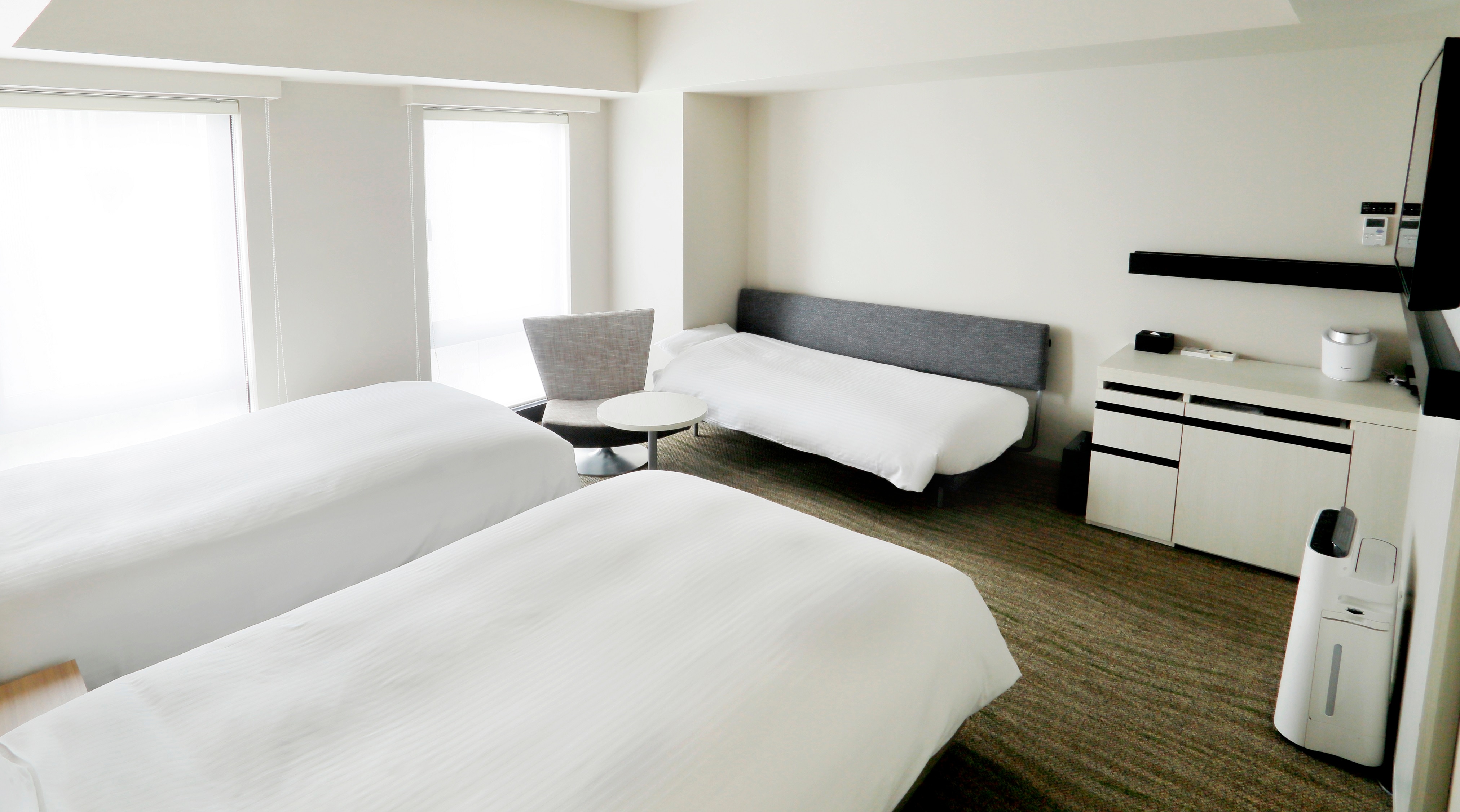 ■ Premier Twin Room (when using a sofa bed) ■ With a sofa bed, it can accommodate up to 3 adults