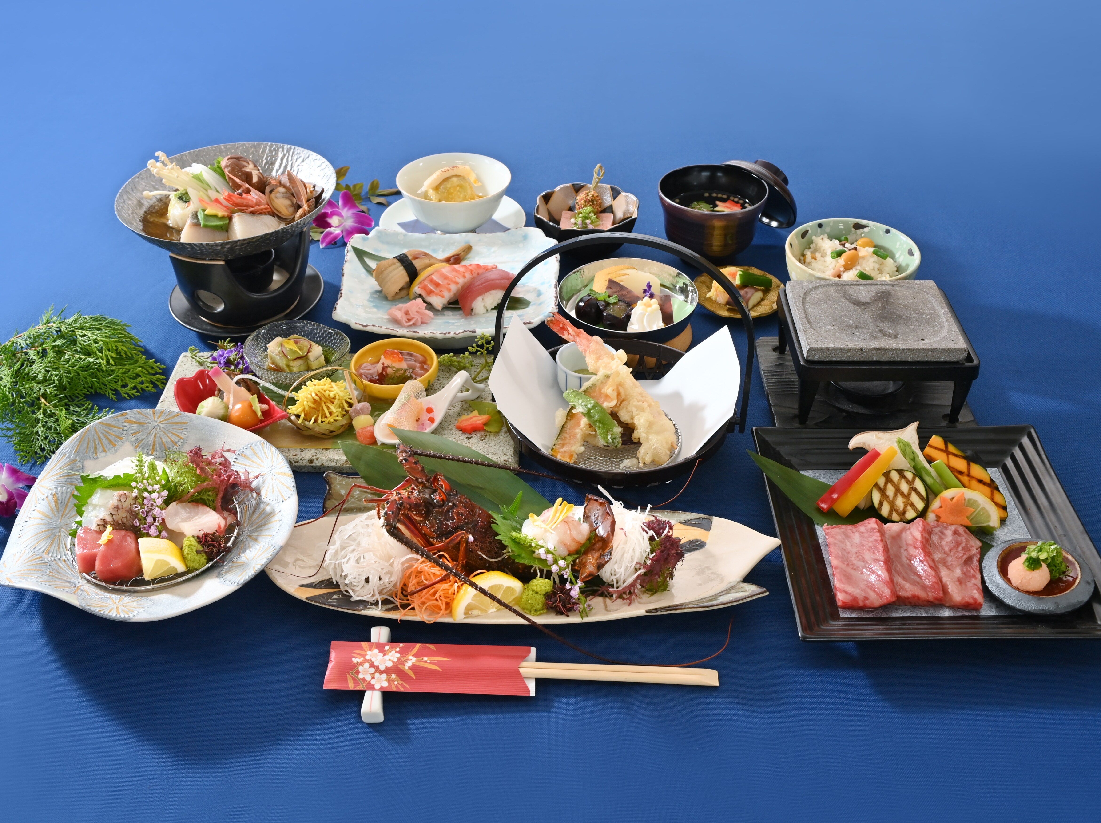 Mie gourmet Matsusaka beef and spiny lobster (food image)