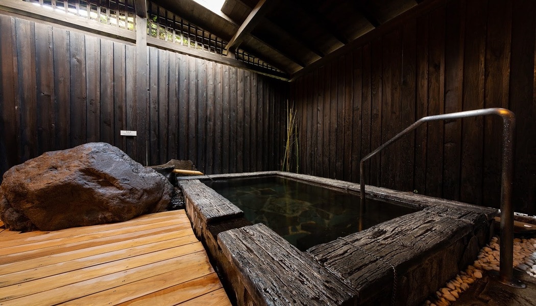 [Separate special room, semi-open-air bath, 100% free-flowing source]